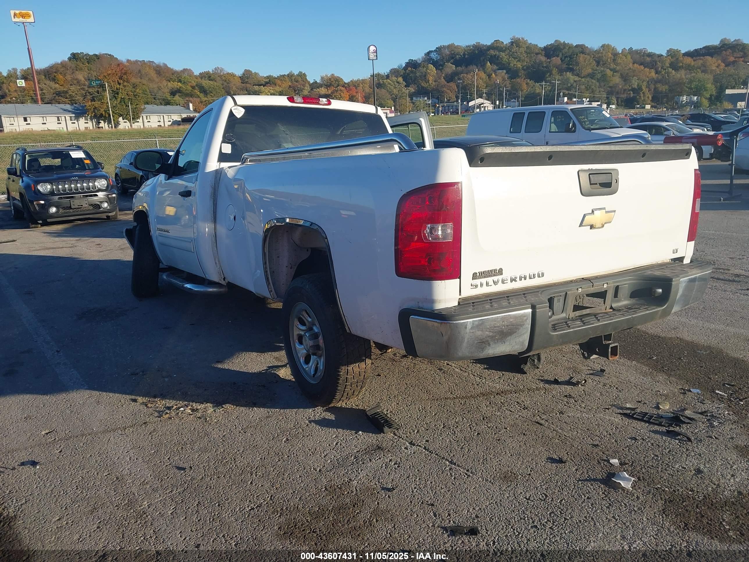 CHEVROLET SILVERADO image 3