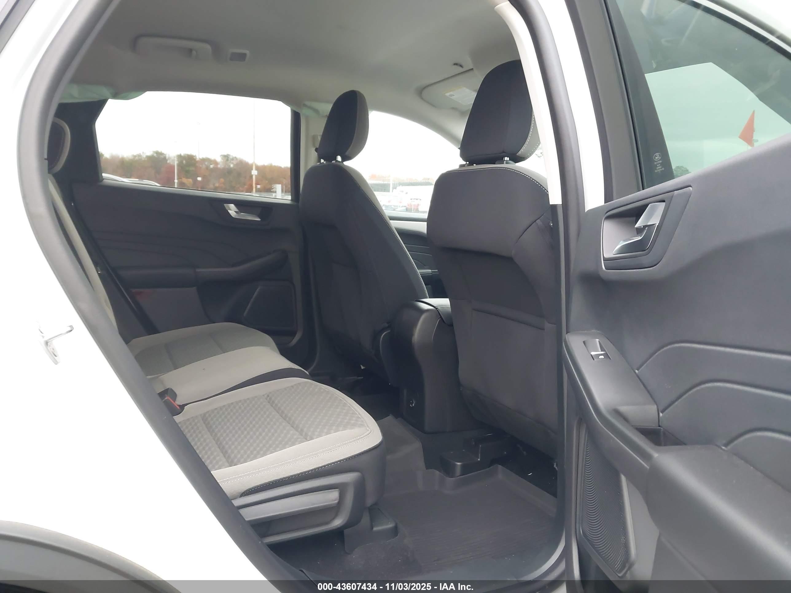 FORD ESCAPE image 8