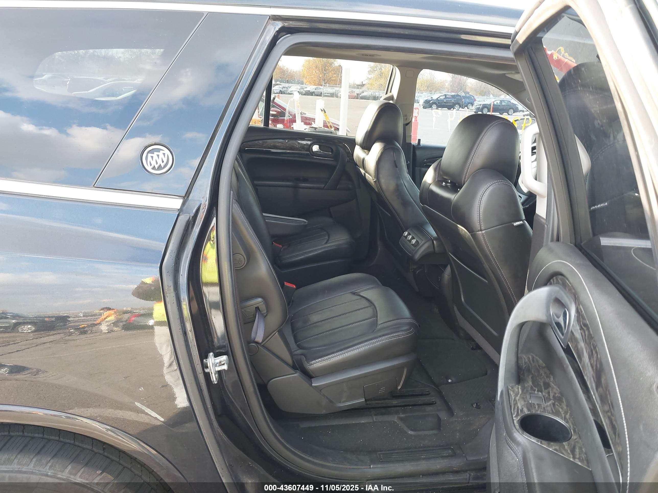 BUICK ENCLAVE image 8