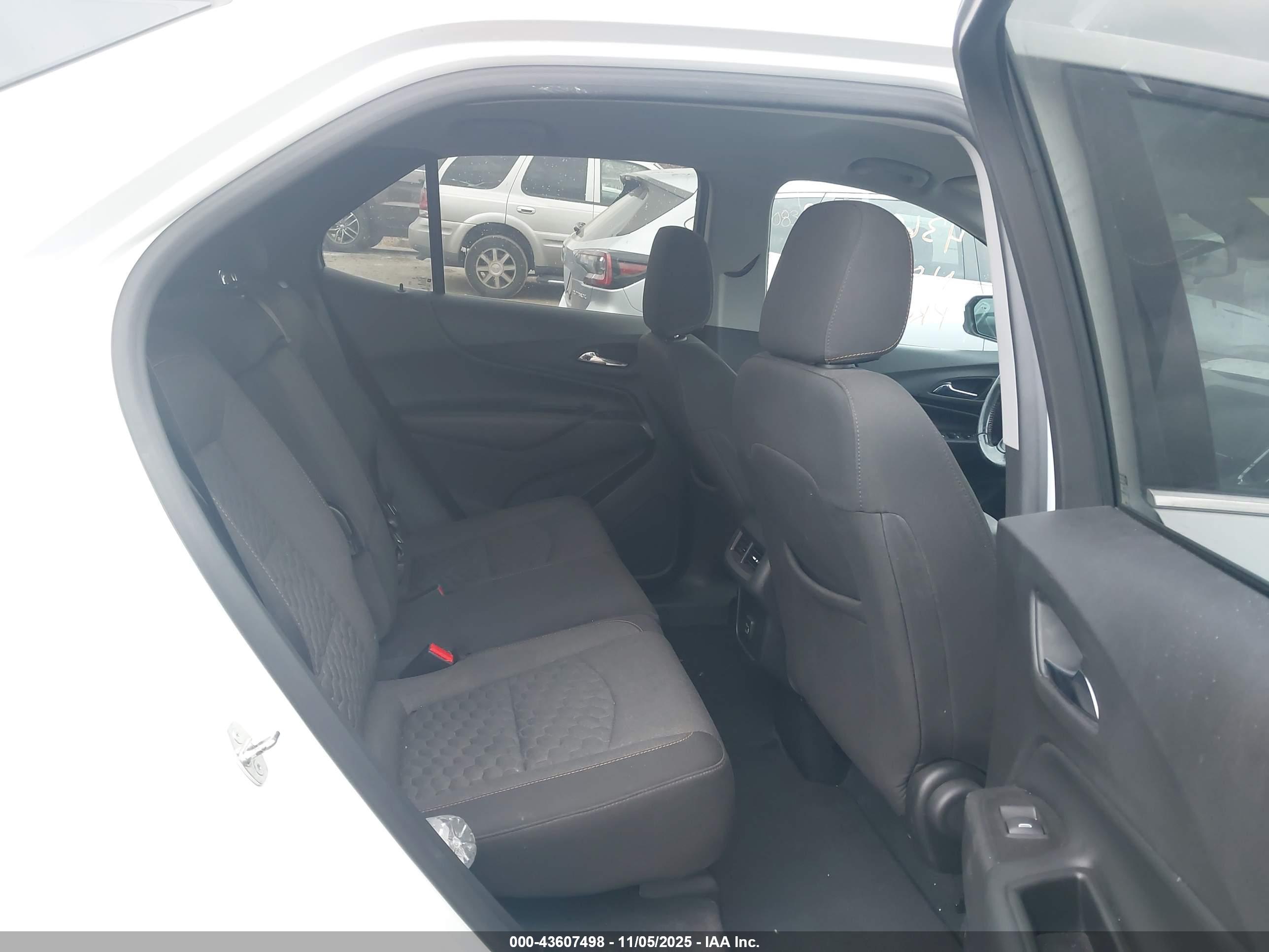 CHEVROLET EQUINOX image 8
