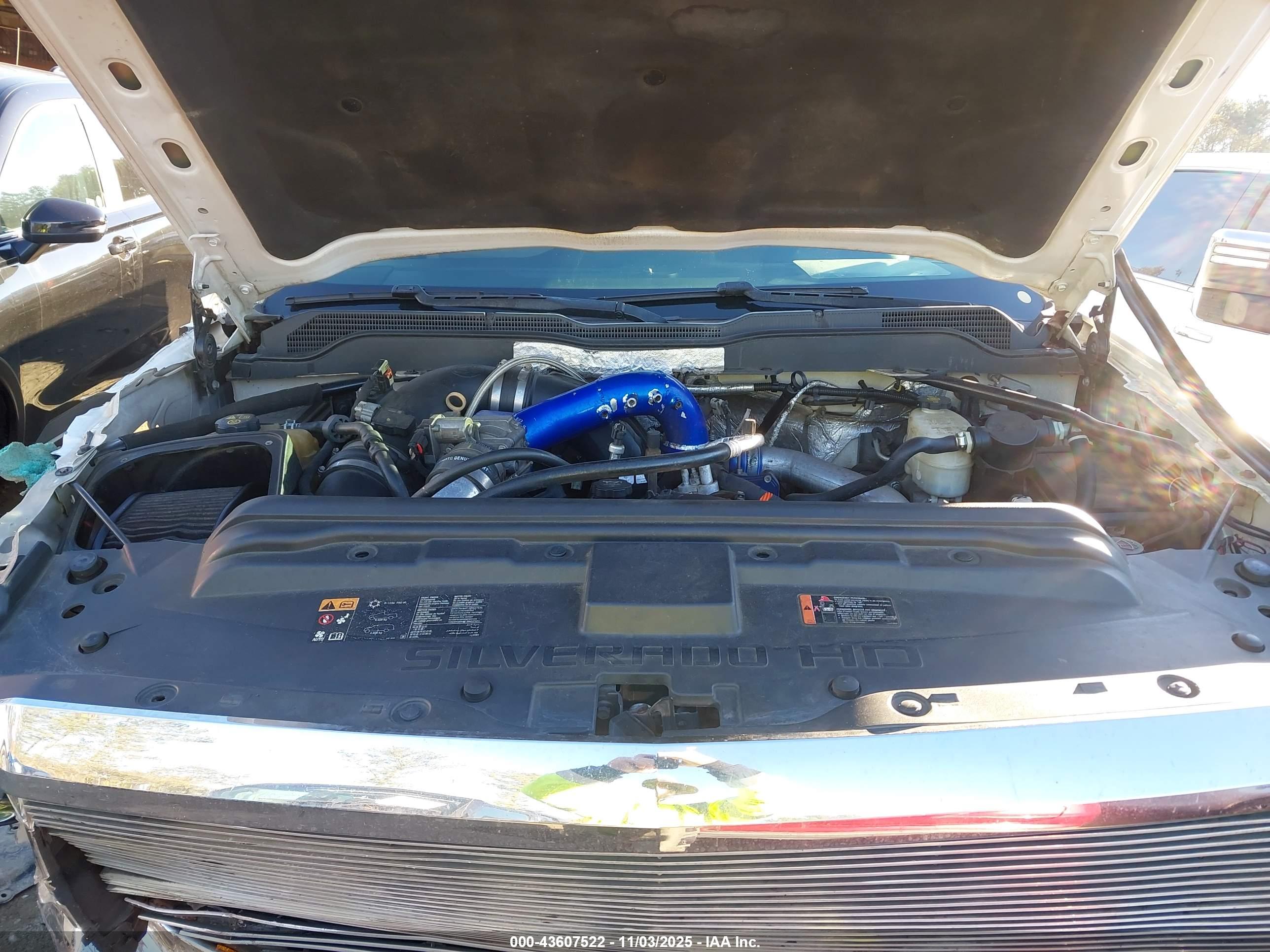 CHEVROLET SILVERADO image 10