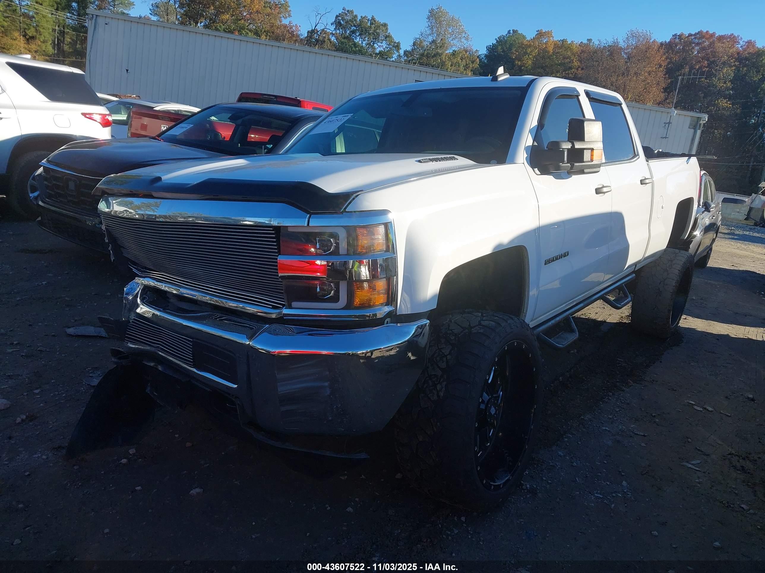 CHEVROLET SILVERADO image 2