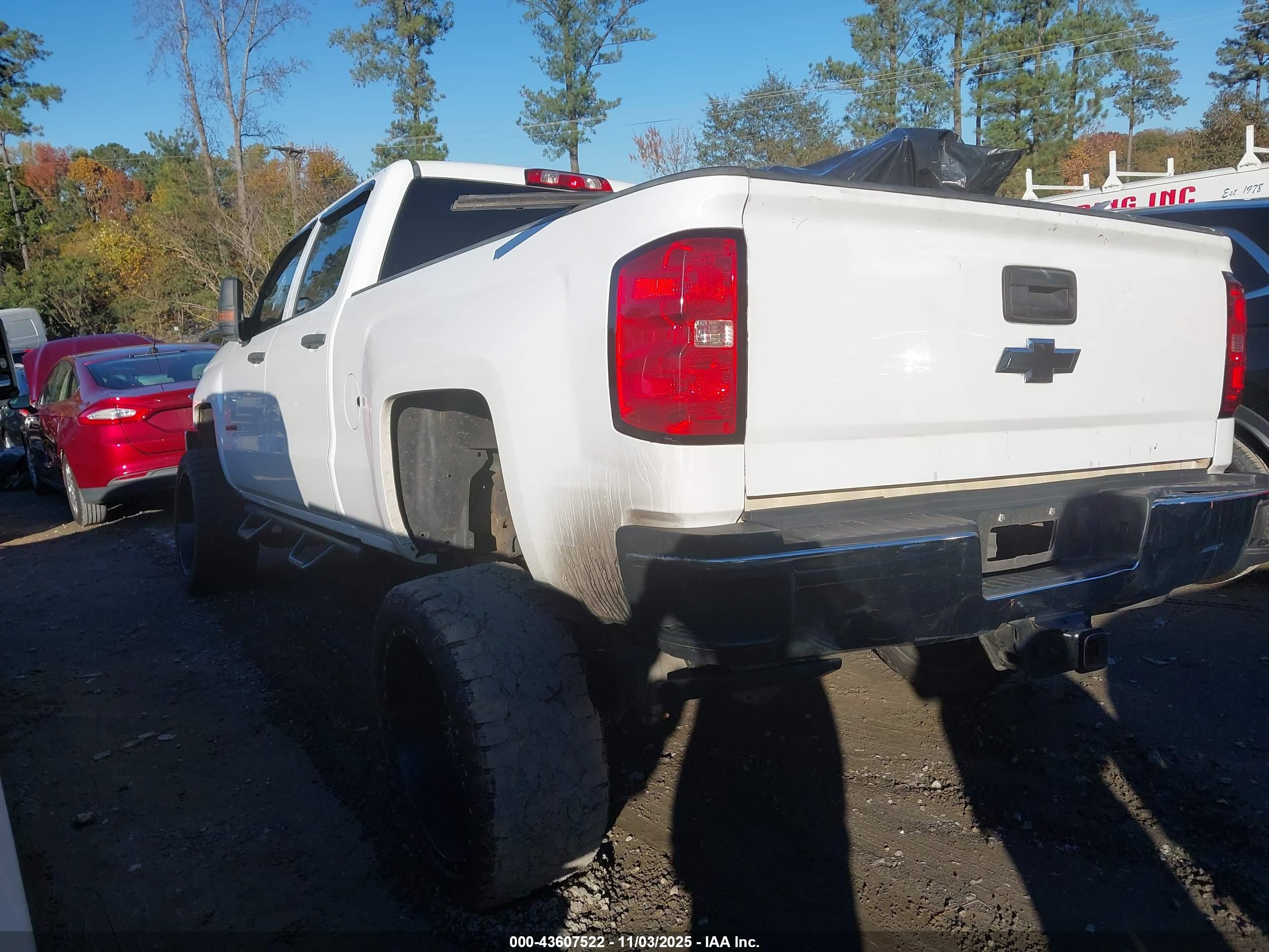 CHEVROLET SILVERADO image 3