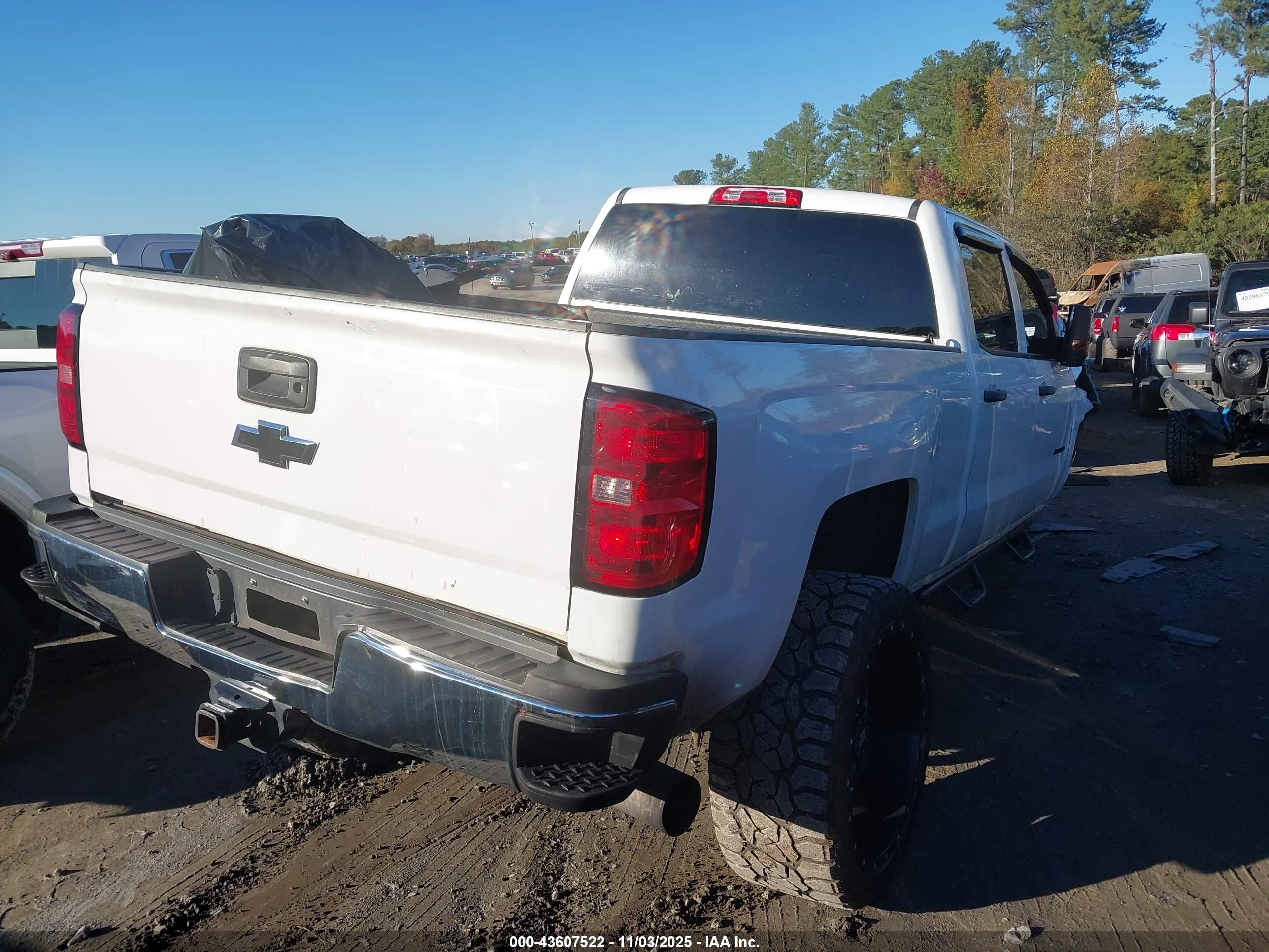 CHEVROLET SILVERADO image 4
