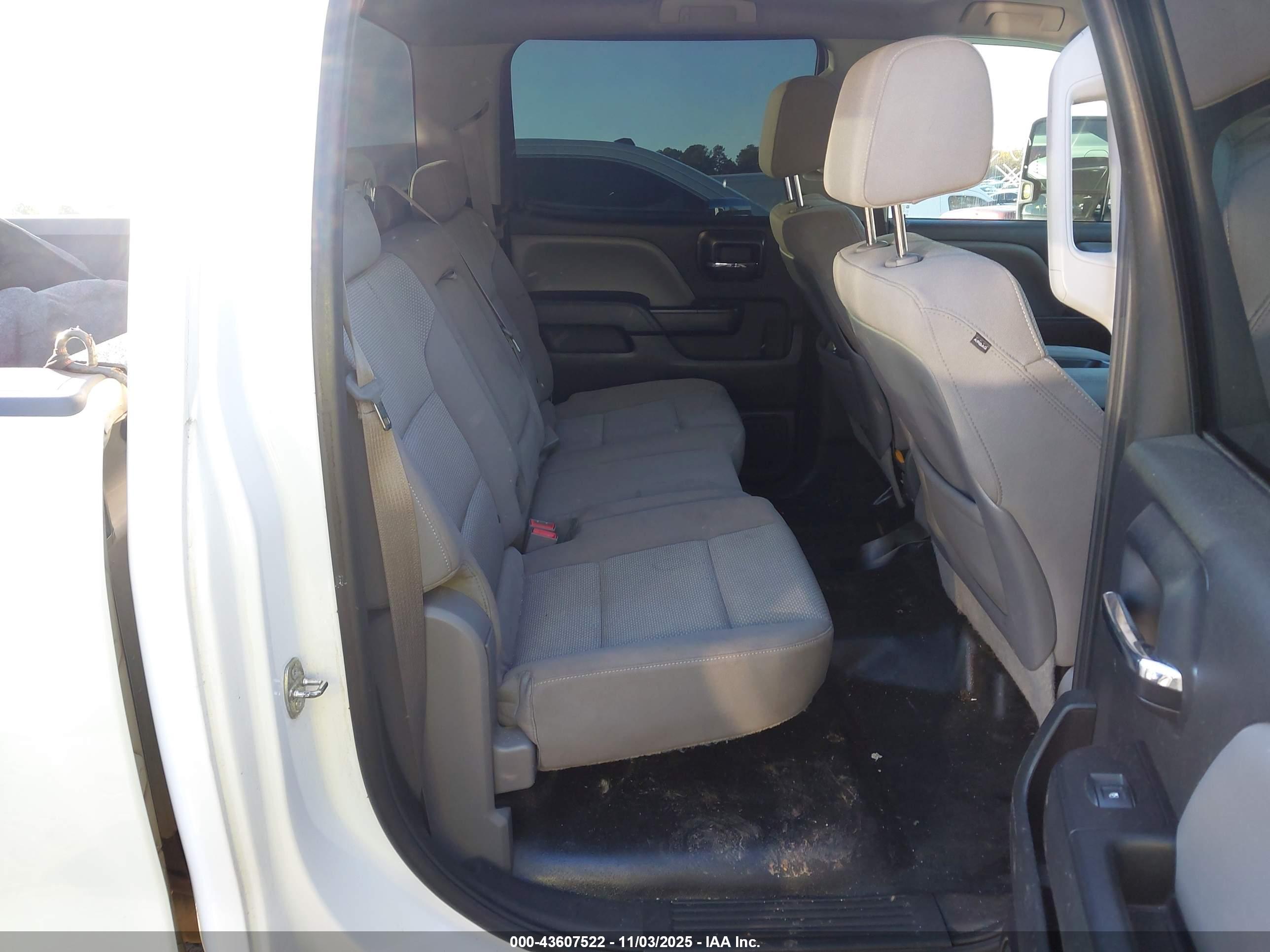 CHEVROLET SILVERADO image 8