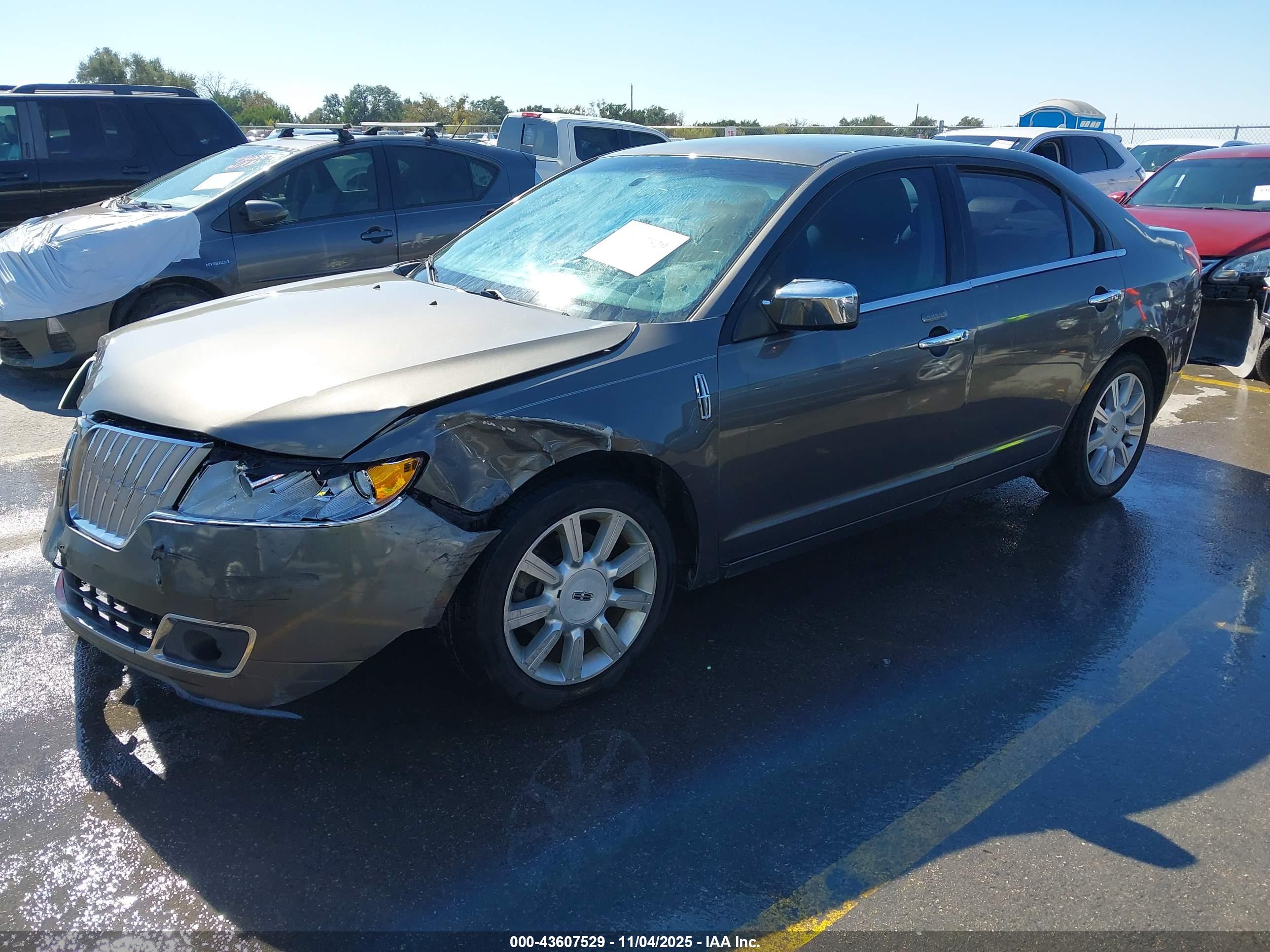 LINCOLN MKZ image 2