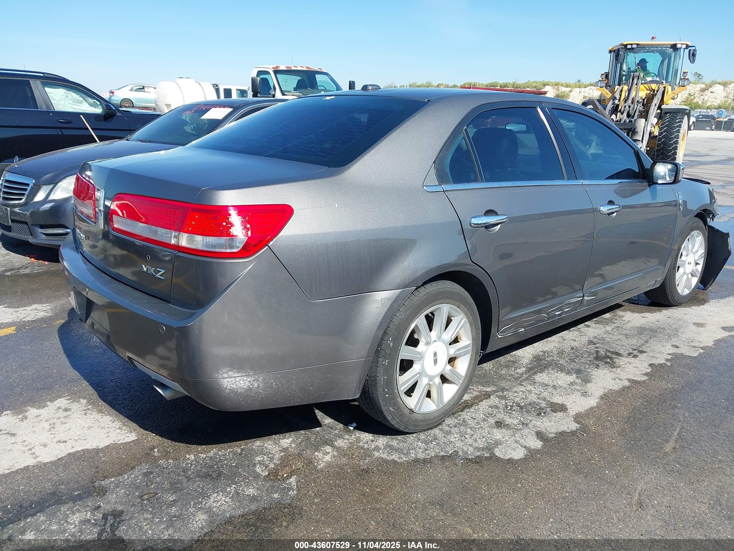 LINCOLN MKZ image 4
