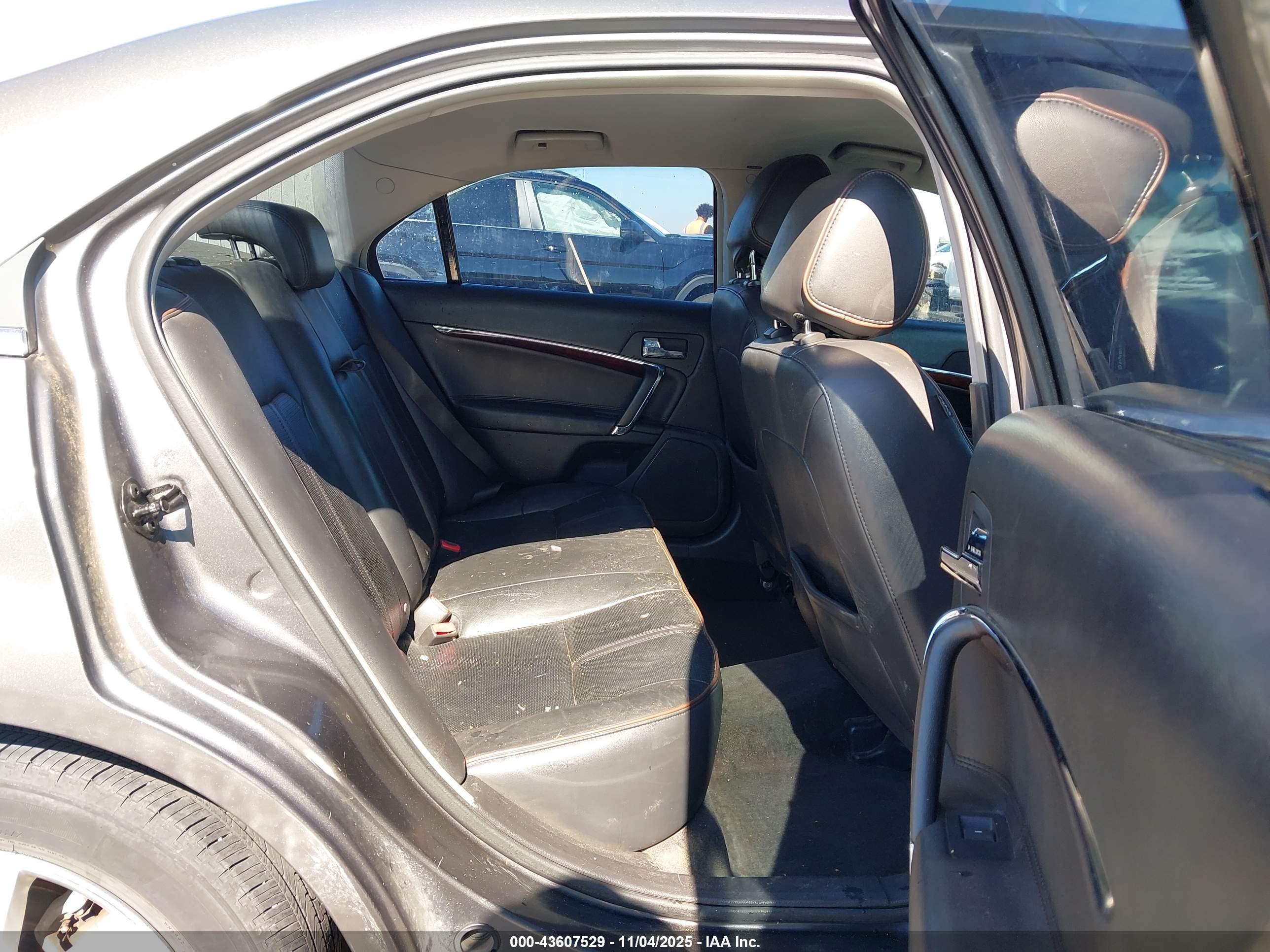 LINCOLN MKZ image 8
