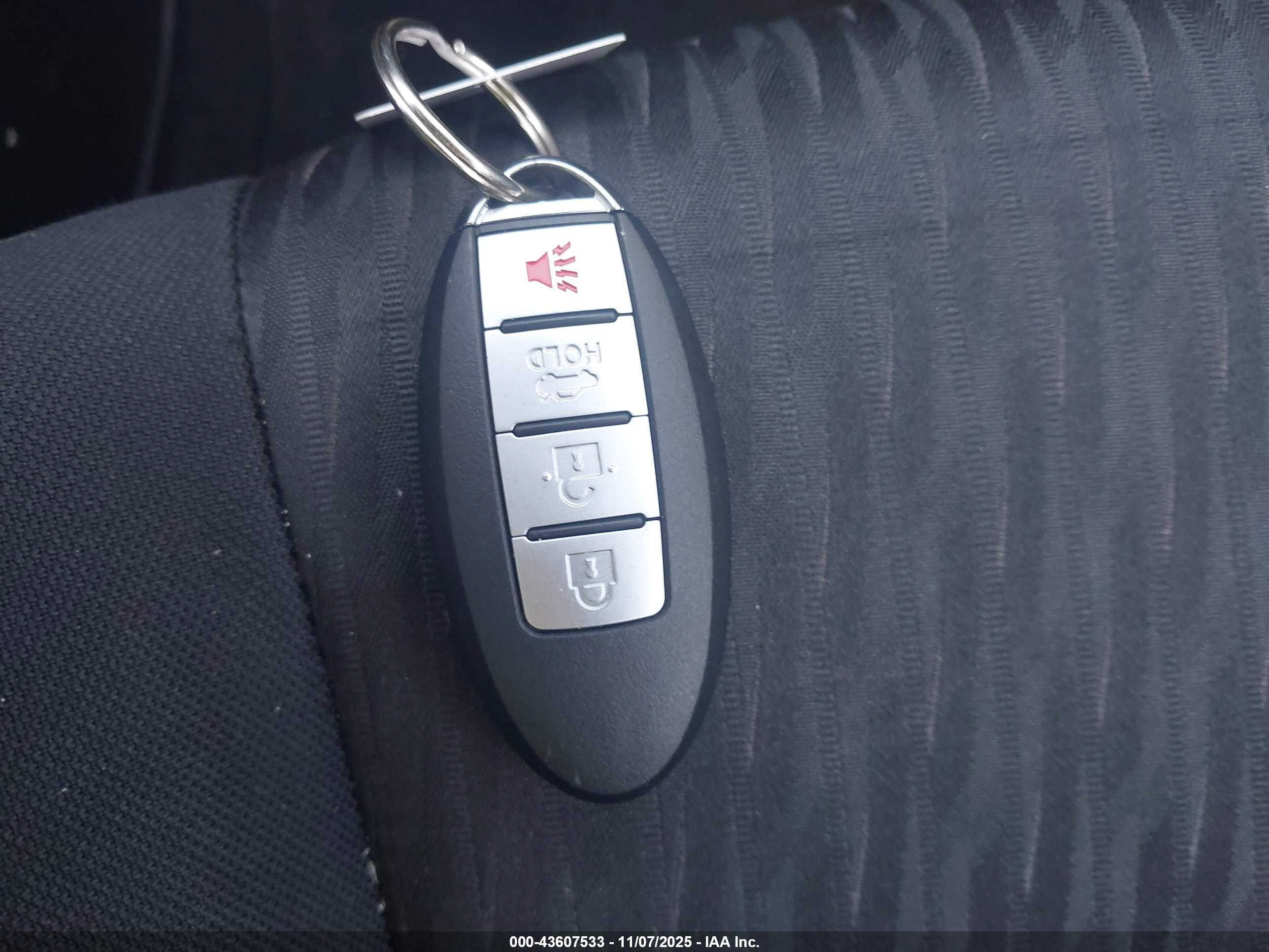 NISSAN ROGUE image 11