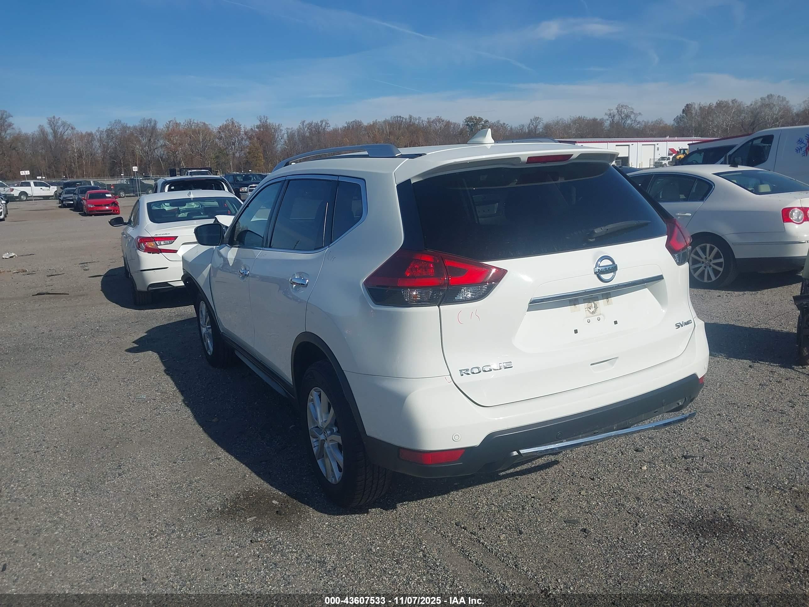 NISSAN ROGUE image 3
