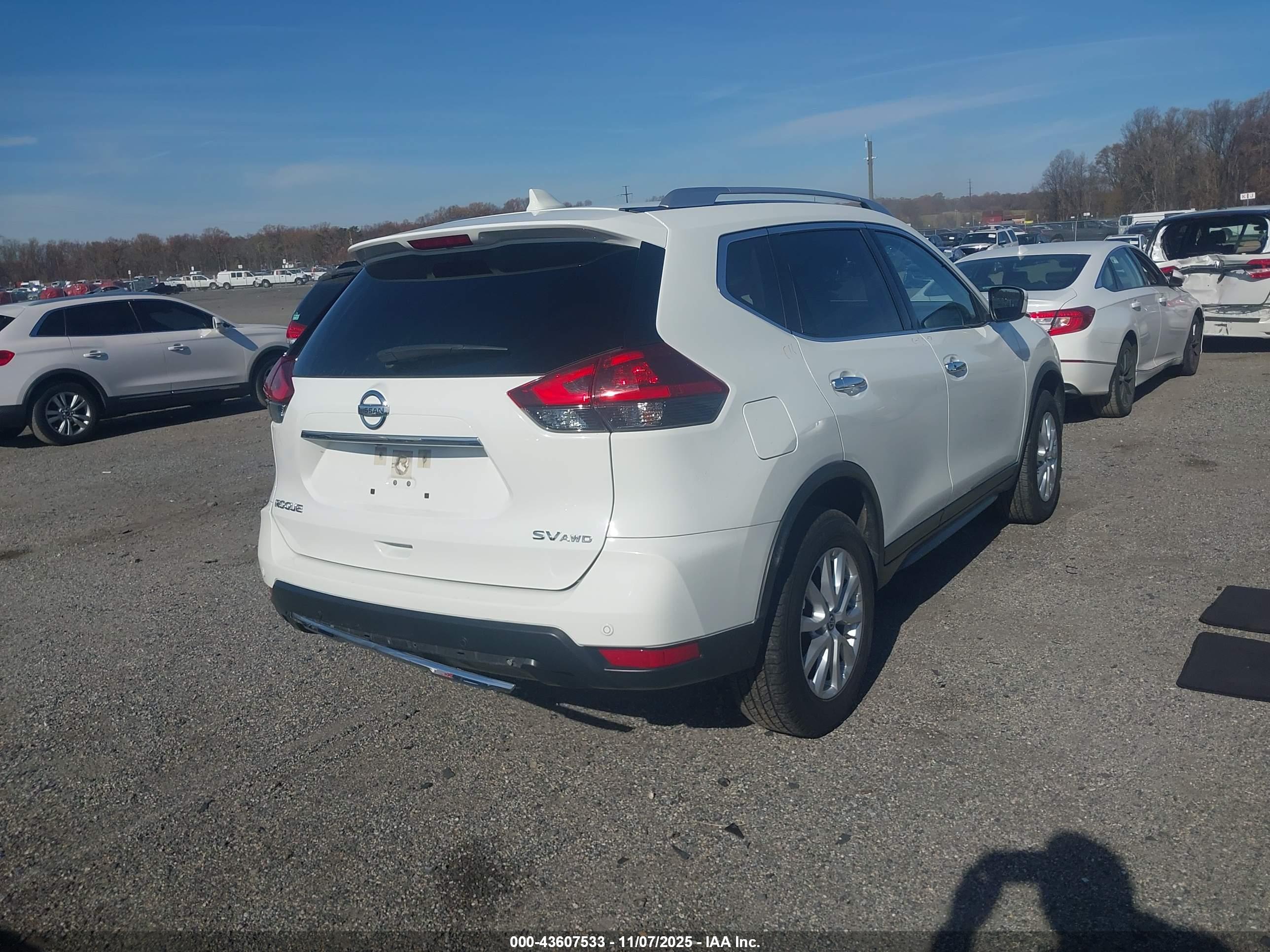 NISSAN ROGUE image 4