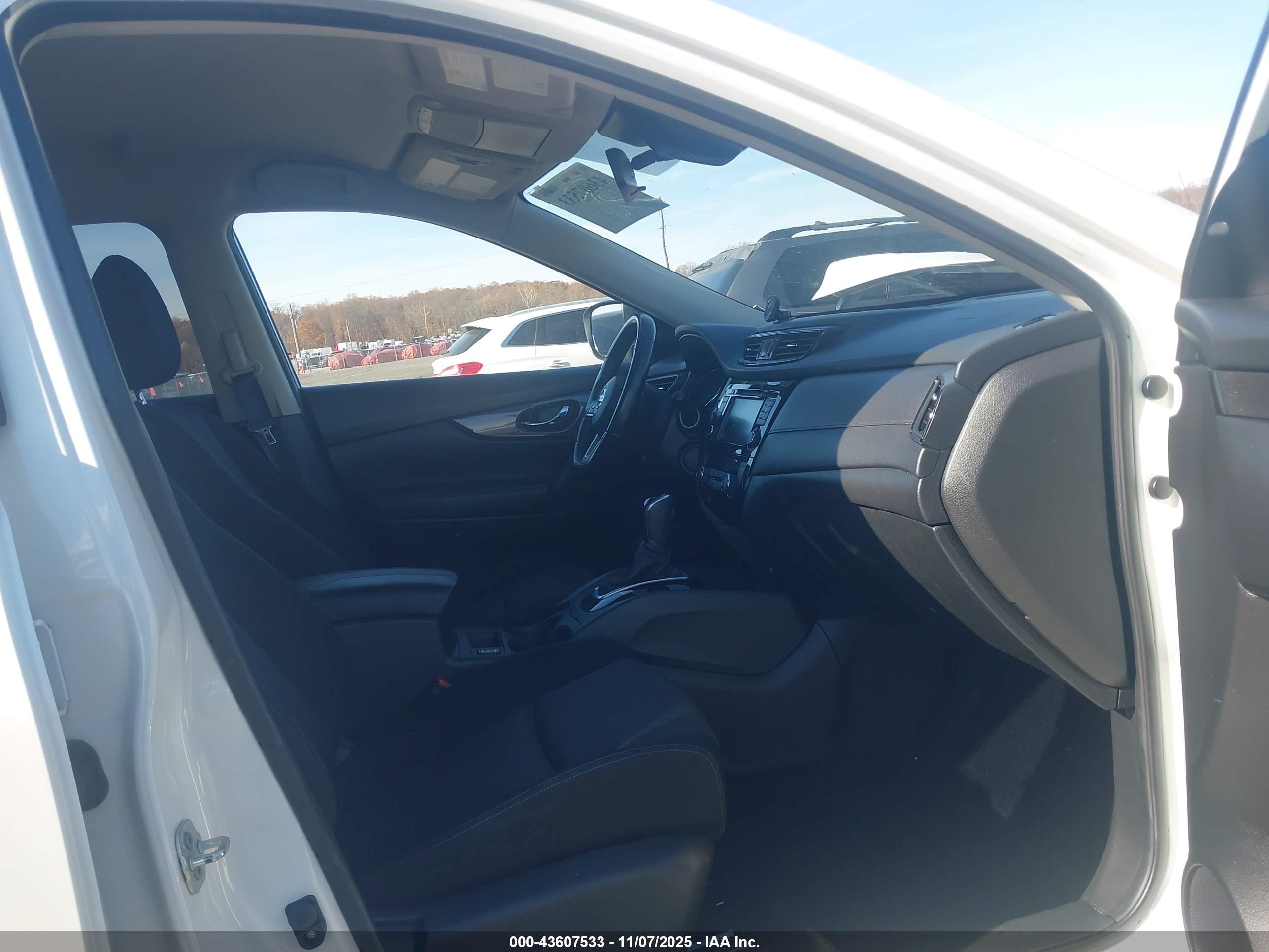 NISSAN ROGUE image 5