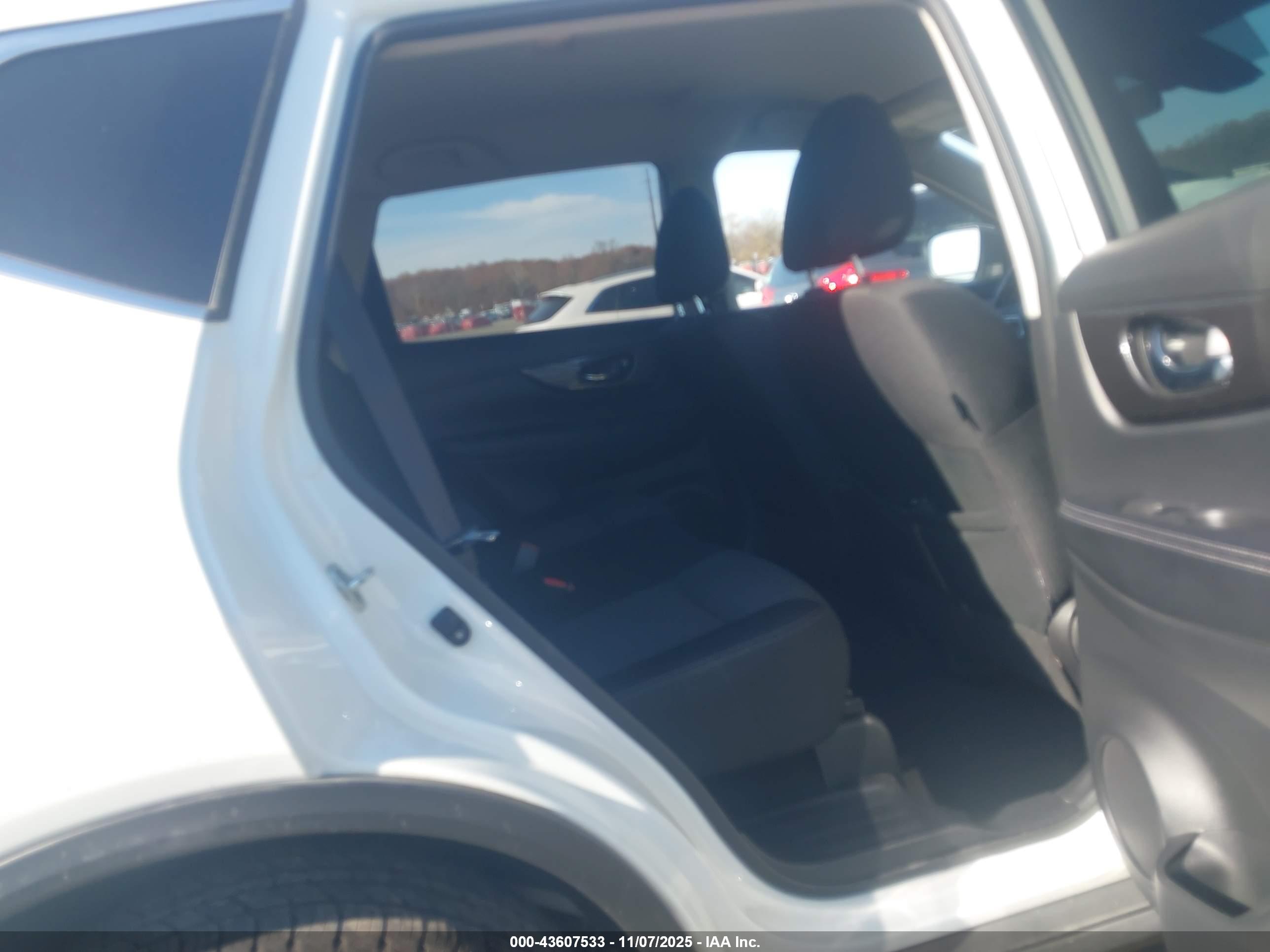 NISSAN ROGUE image 8