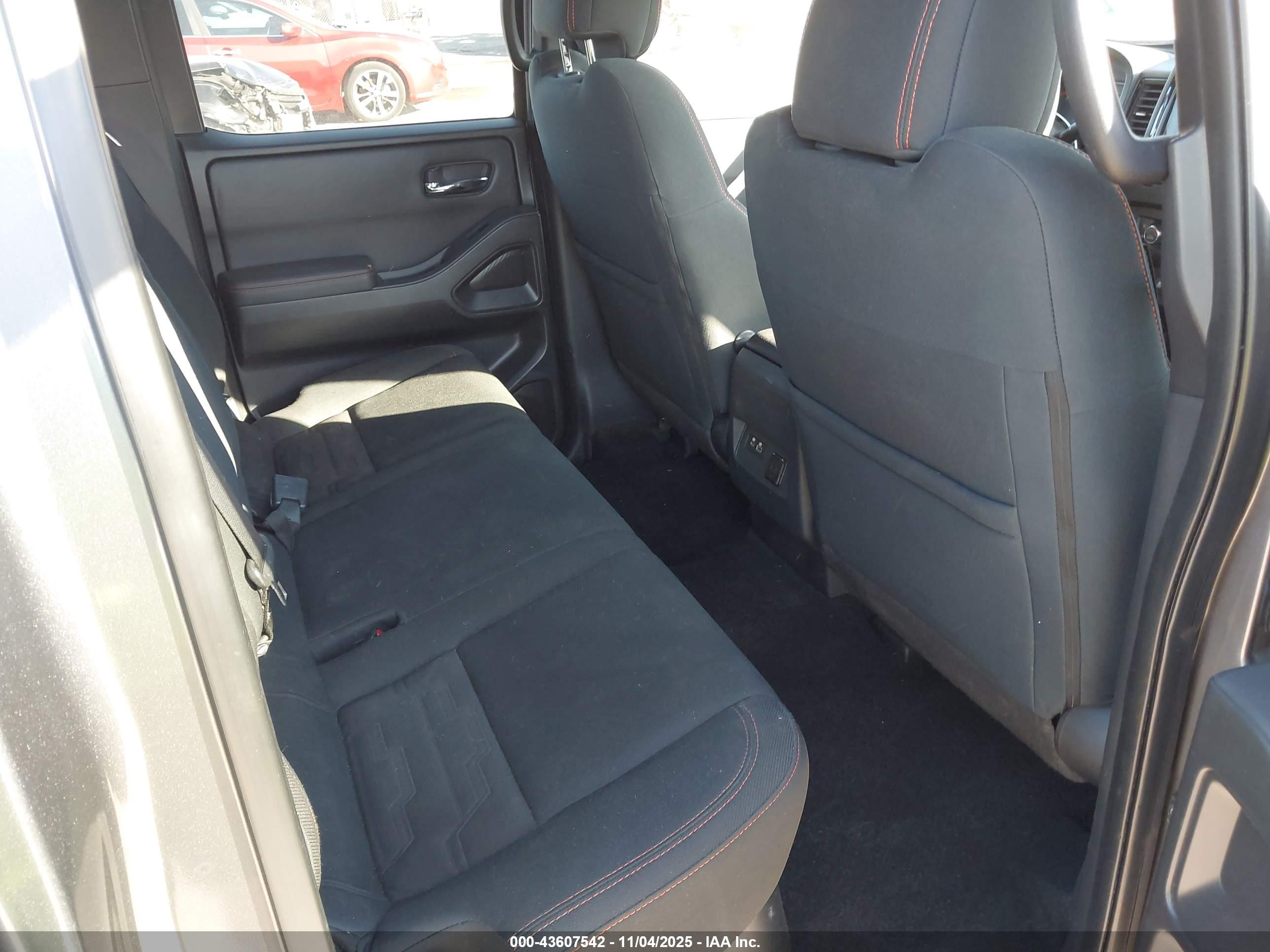 NISSAN FRONTIER image 8