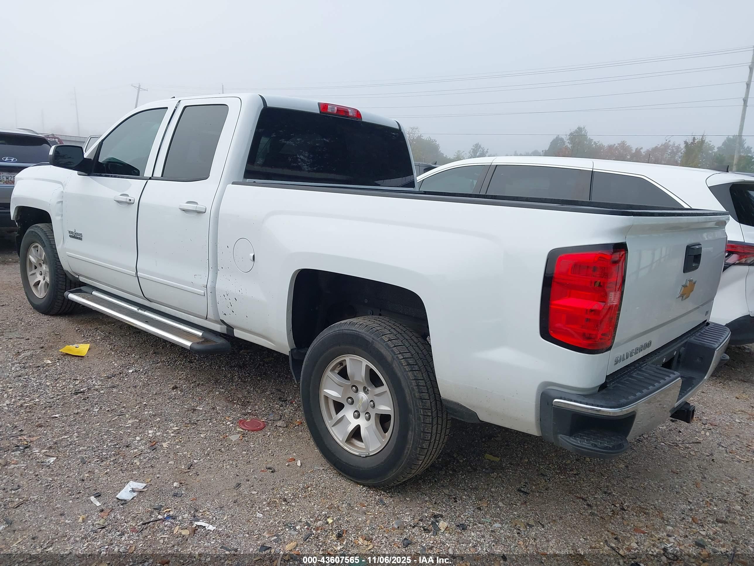 CHEVROLET SILVERADO image 3