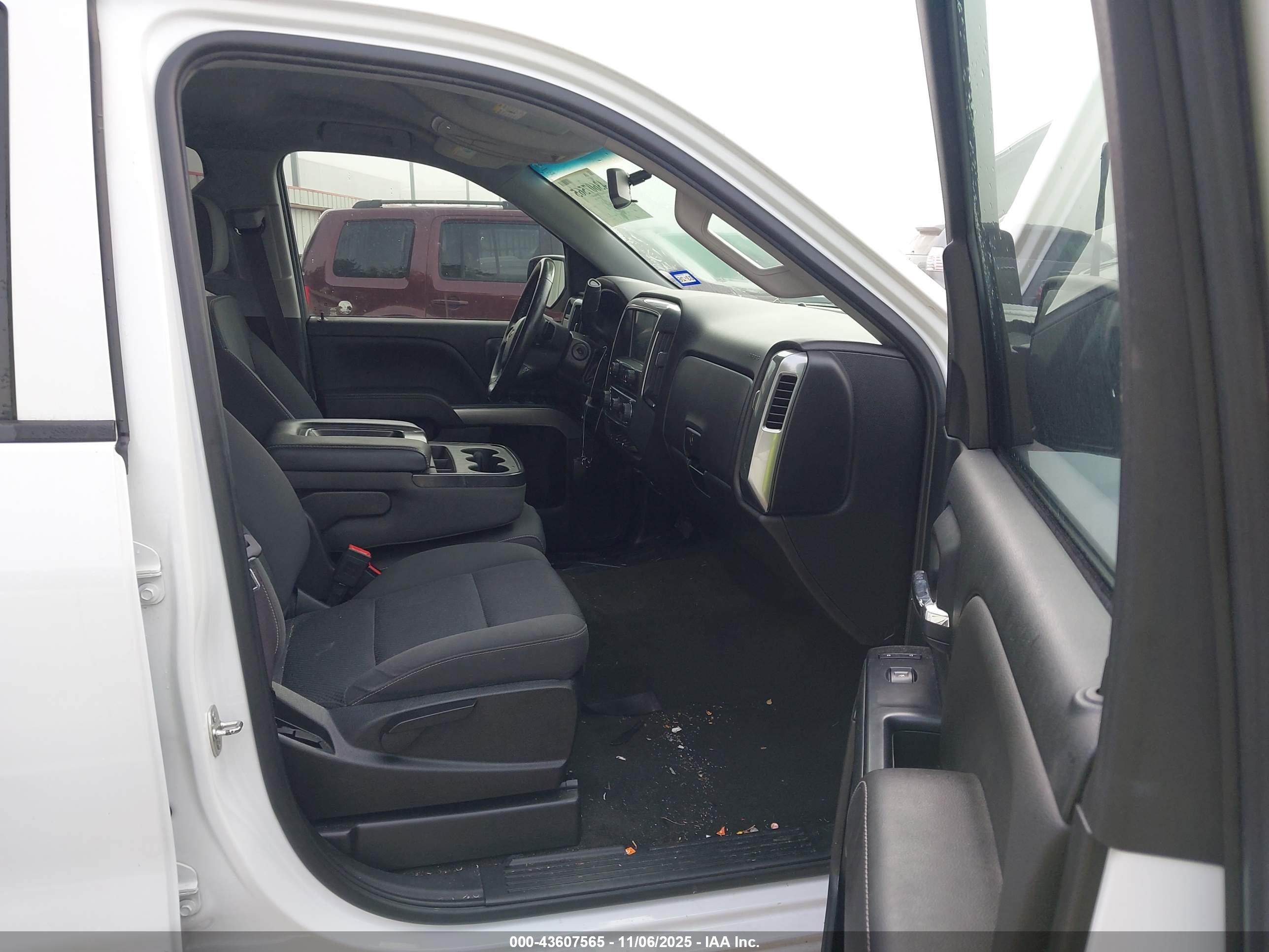 CHEVROLET SILVERADO image 5