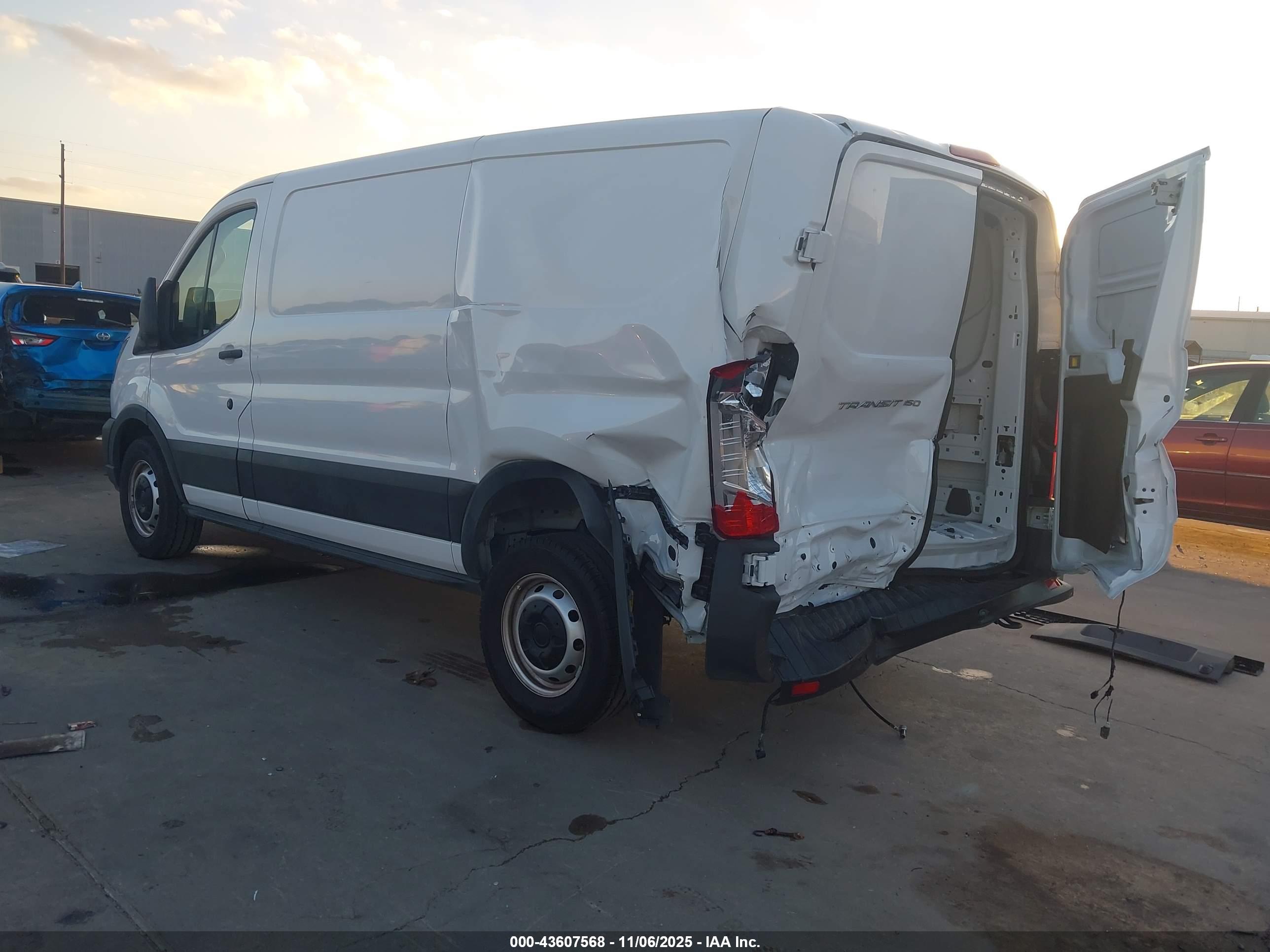 FORD TRANSIT-150 image 3