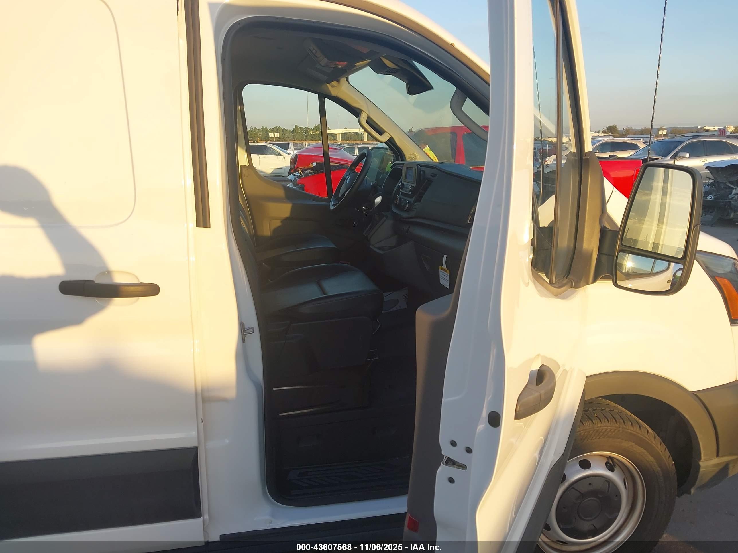 FORD TRANSIT-150 image 5