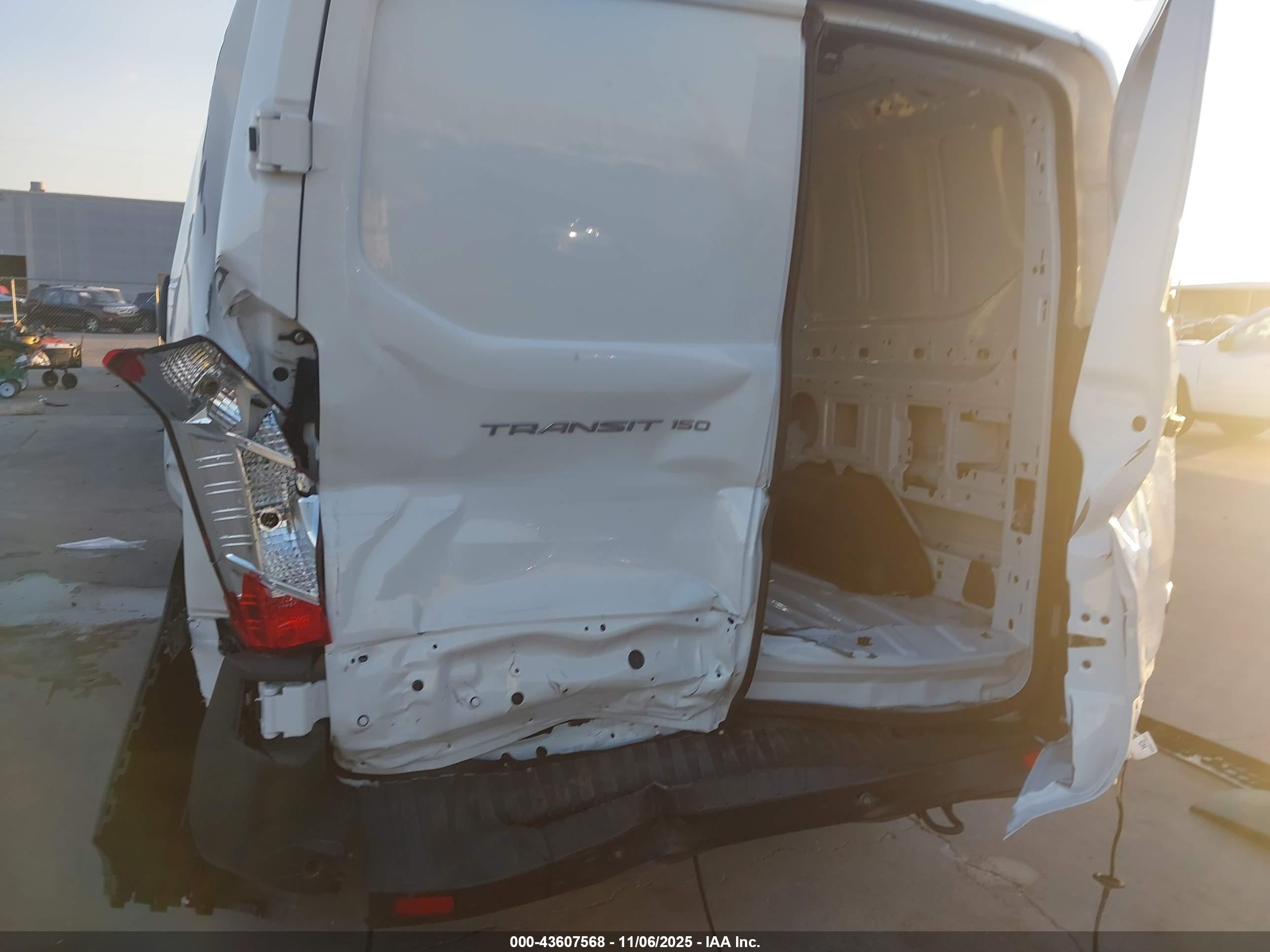 FORD TRANSIT-150 image 6