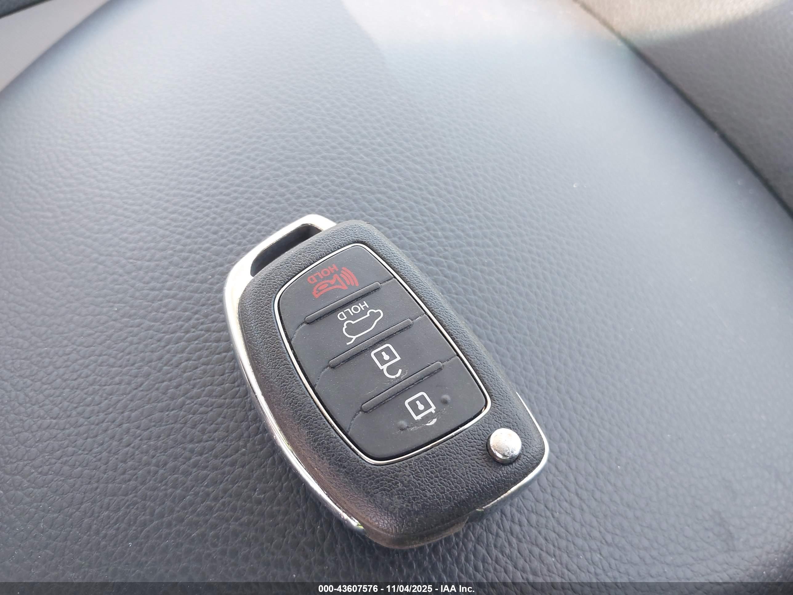 HYUNDAI SANTA image 11