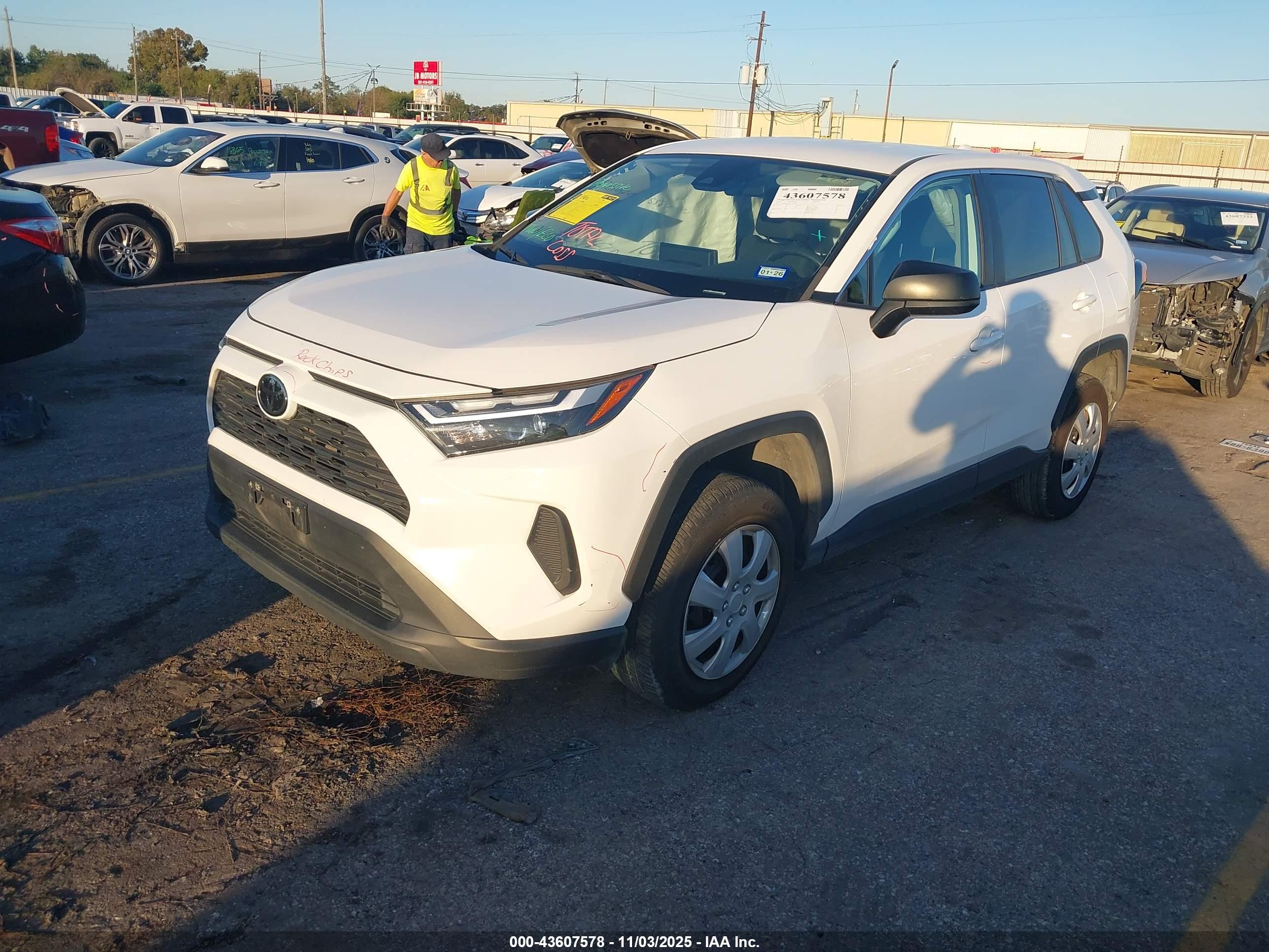 TOYOTA RAV4 image 2
