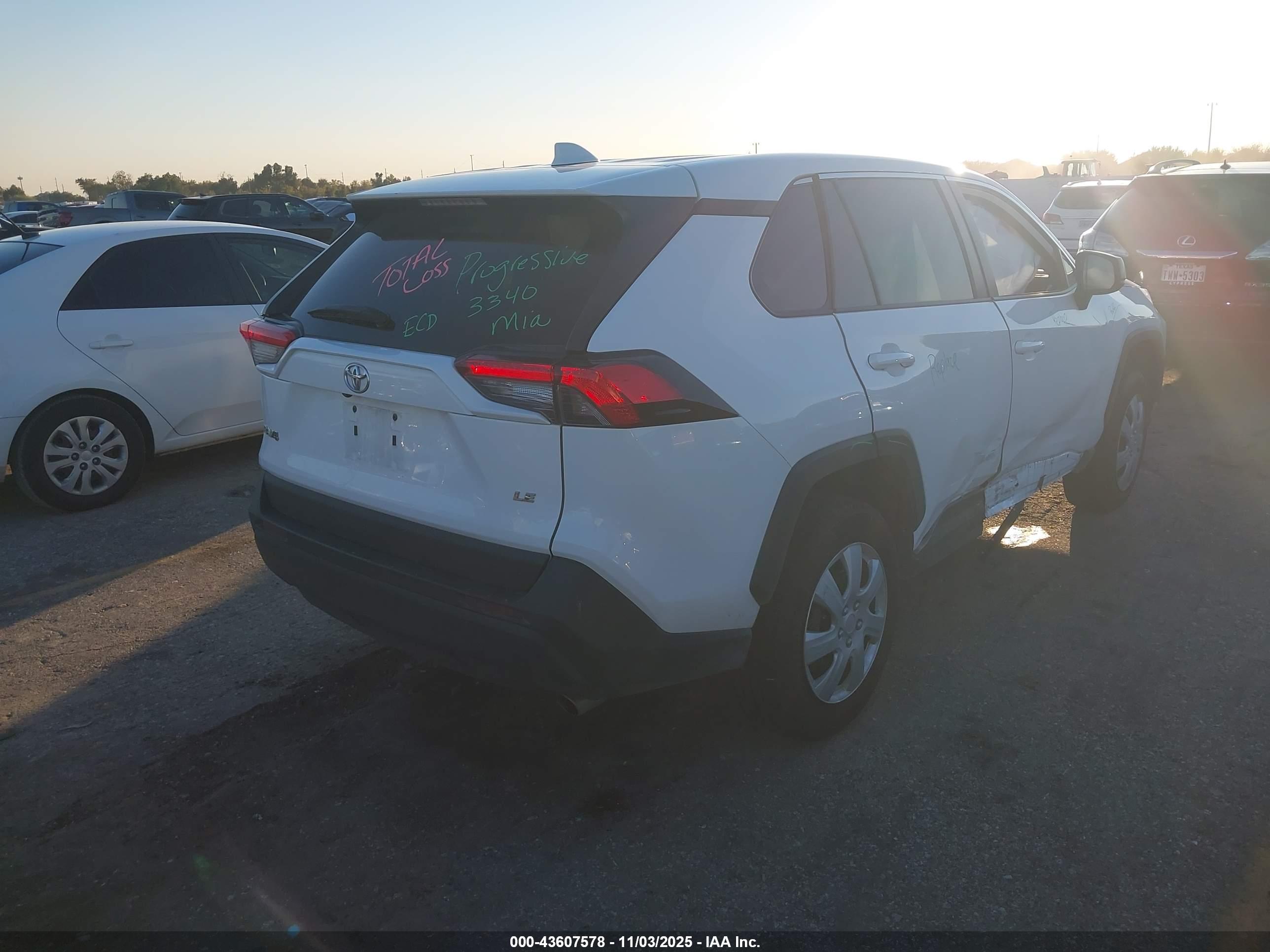 TOYOTA RAV4 image 4