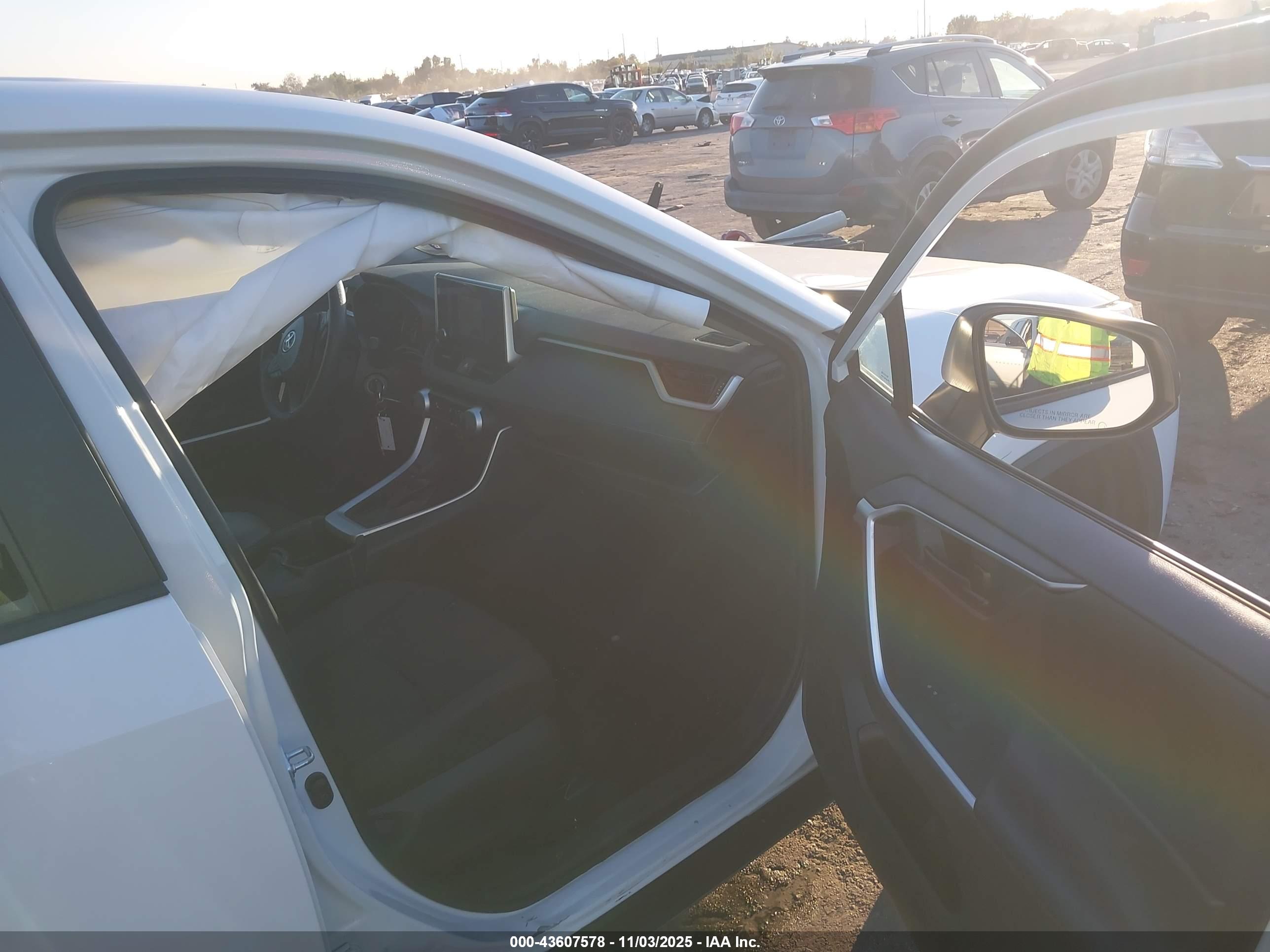 TOYOTA RAV4 image 5