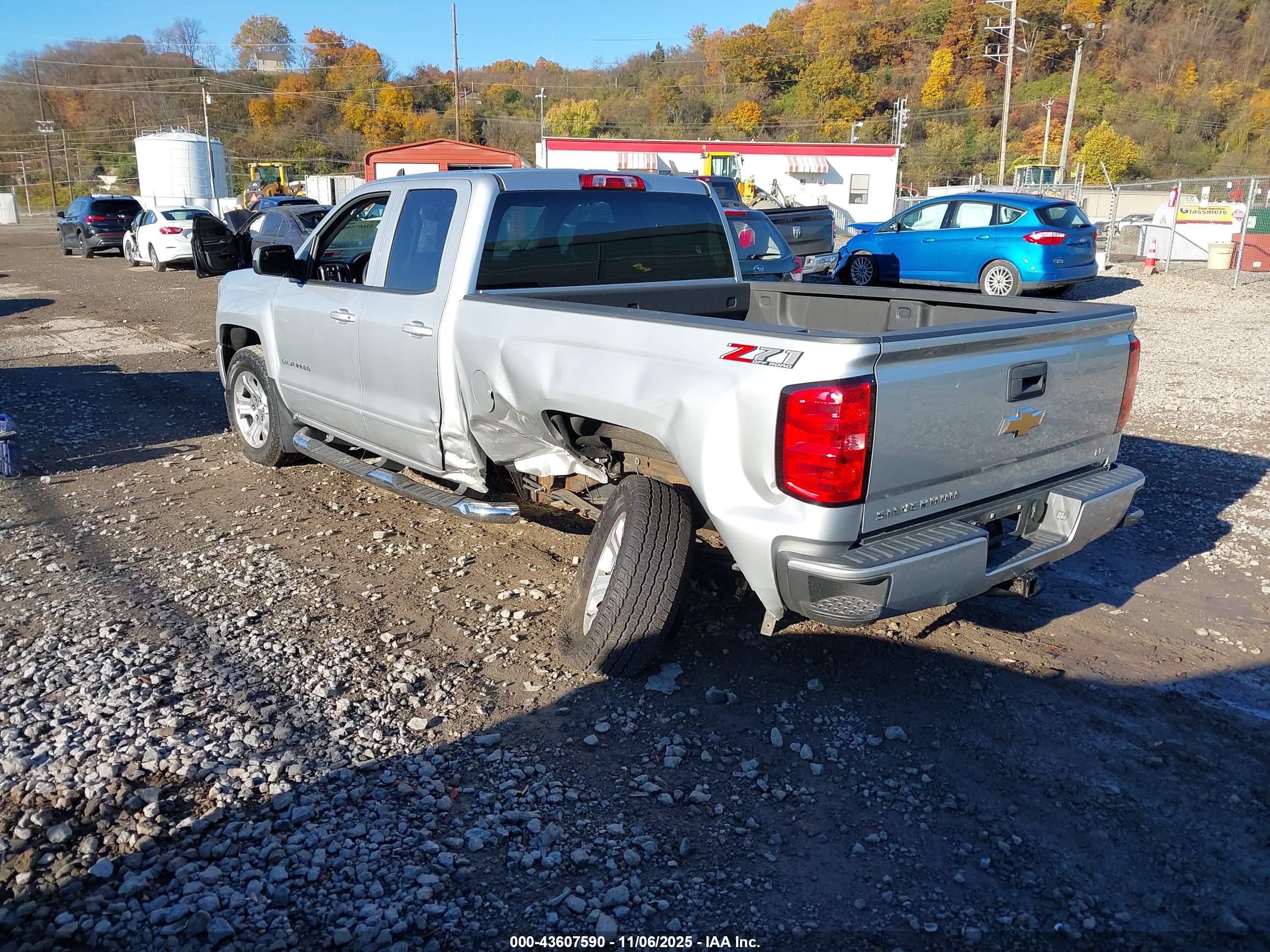 CHEVROLET SILVERADO image 3