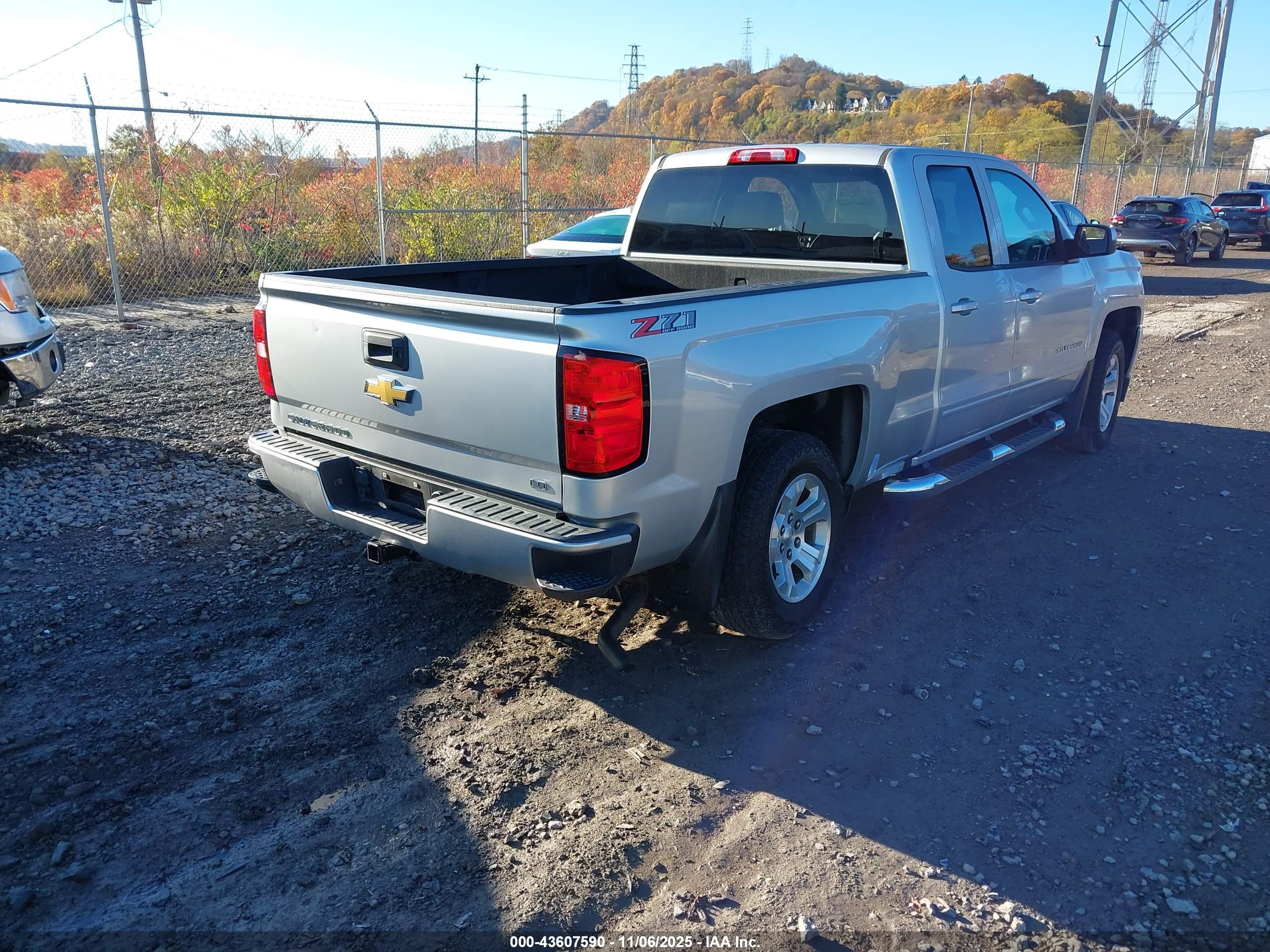 CHEVROLET SILVERADO image 4