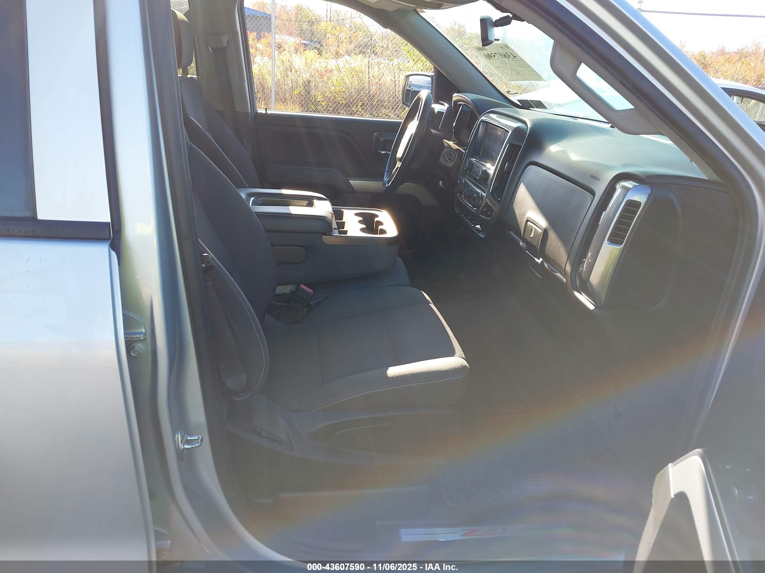 CHEVROLET SILVERADO image 5