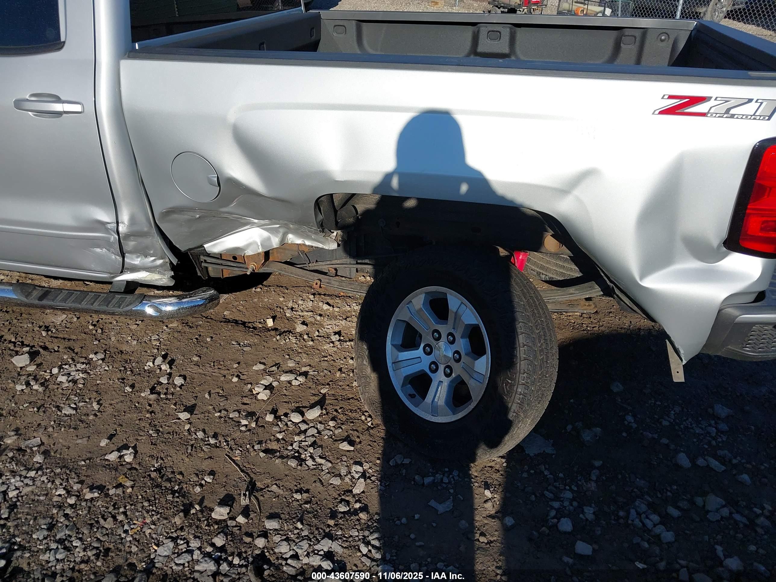 CHEVROLET SILVERADO image 6