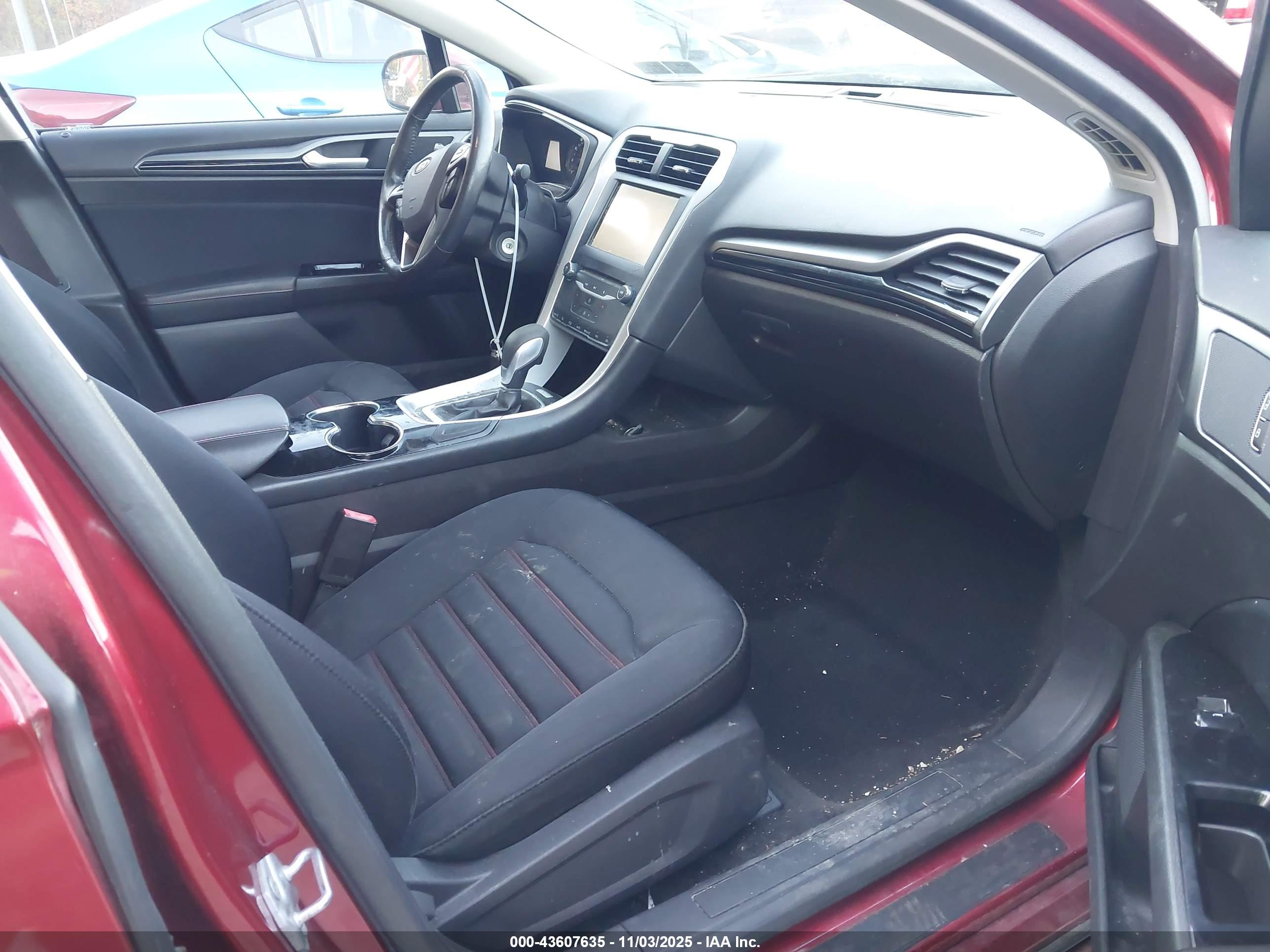 FORD FUSION image 5