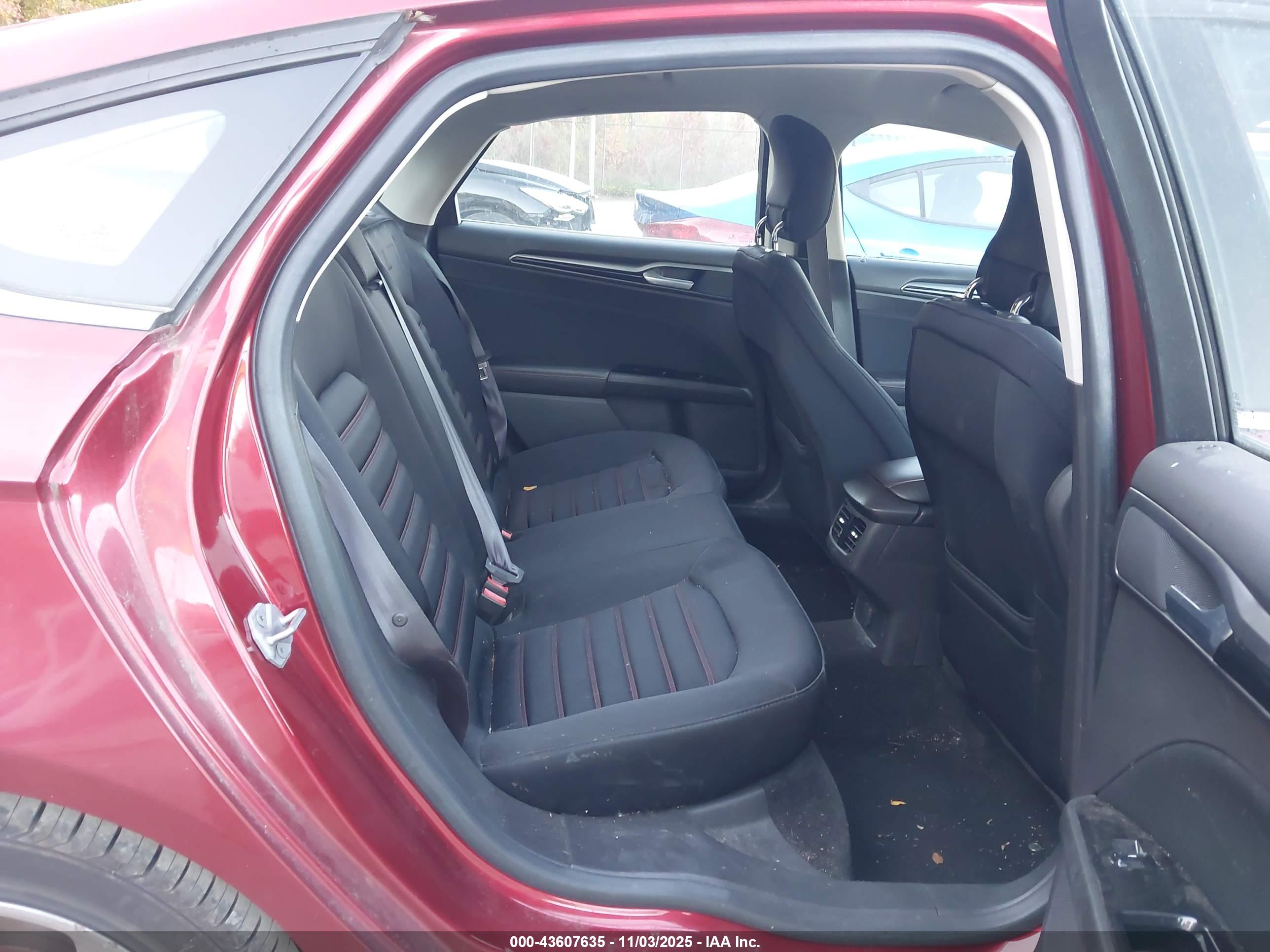 FORD FUSION image 8