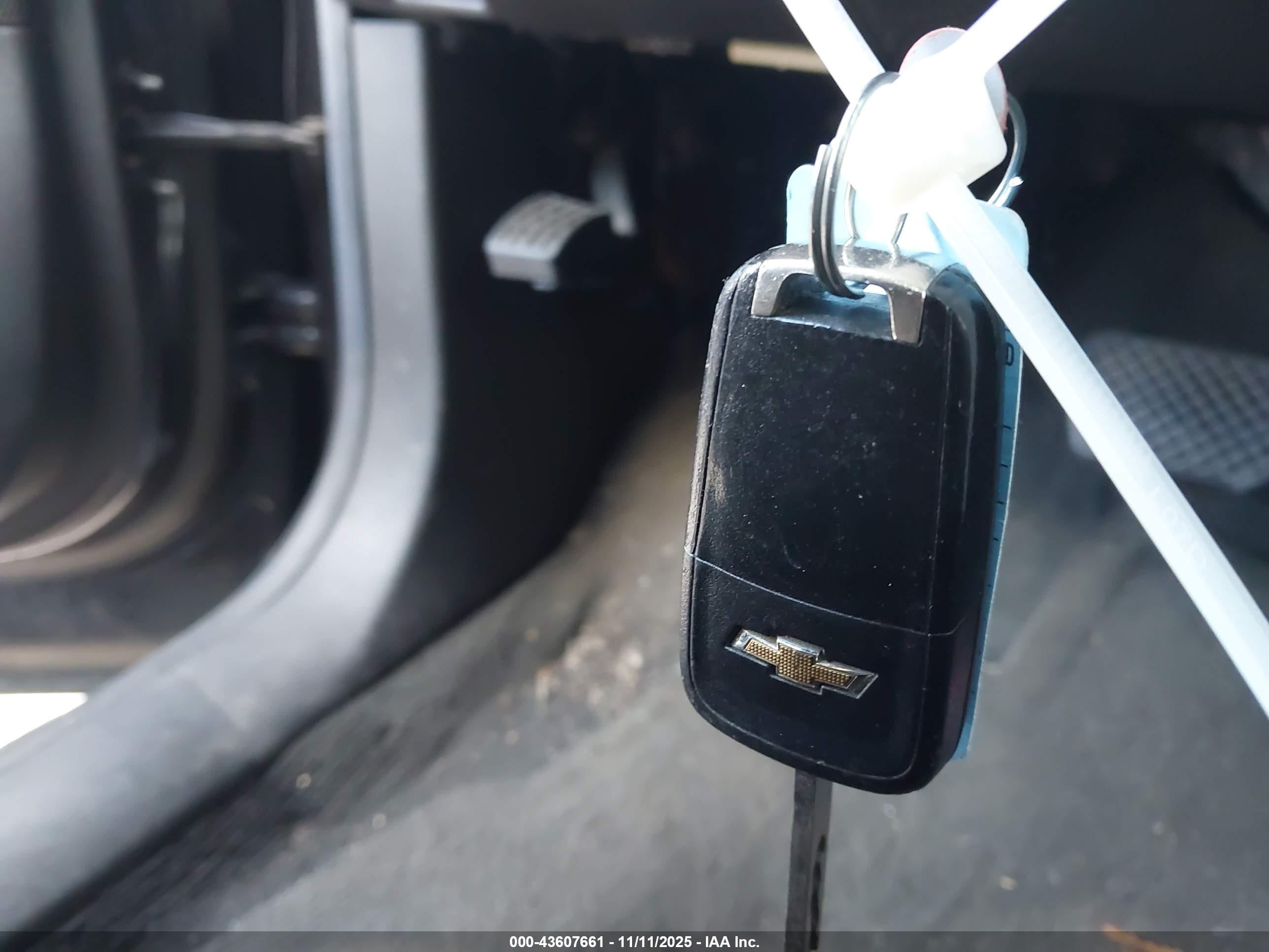 CHEVROLET EQUINOX image 11