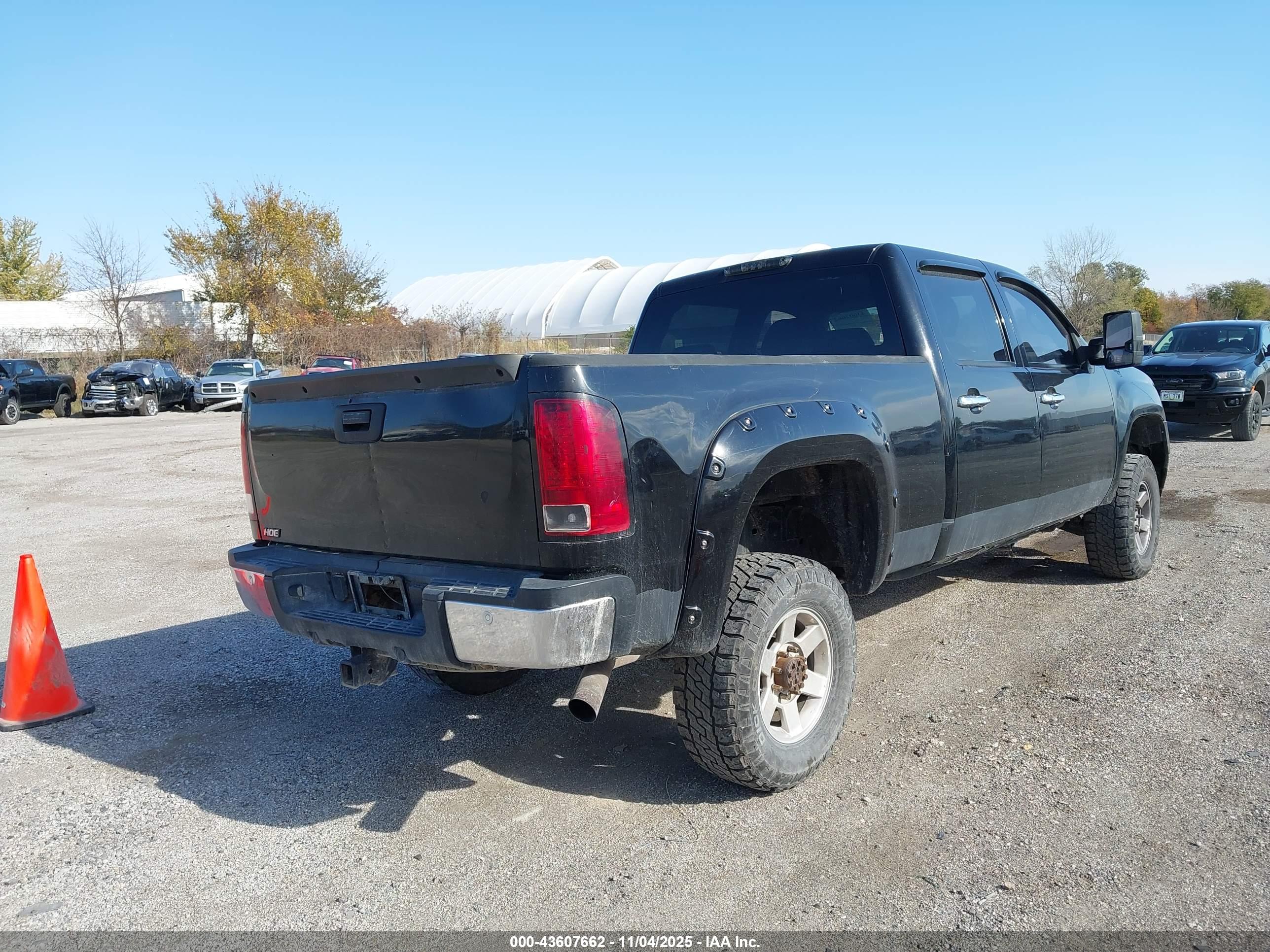 GMC SIERRA image 4