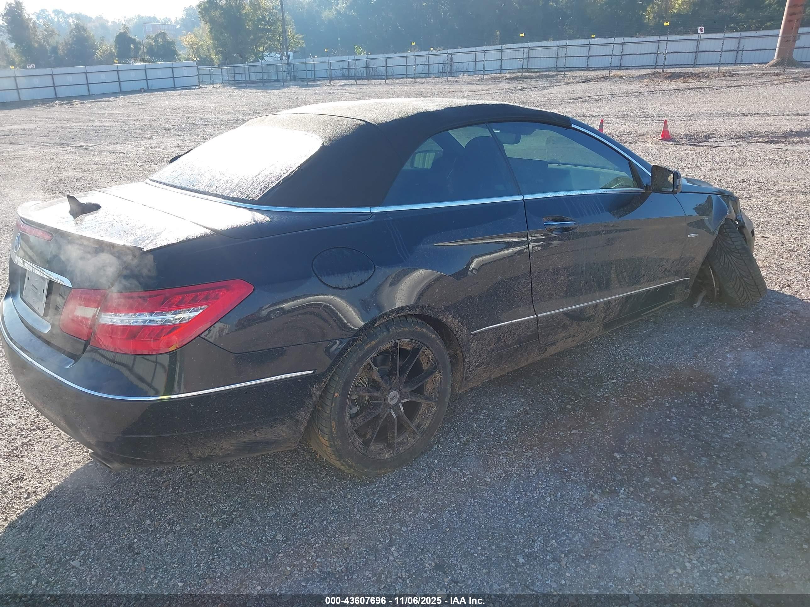 MERCEDES-BENZ E image 4