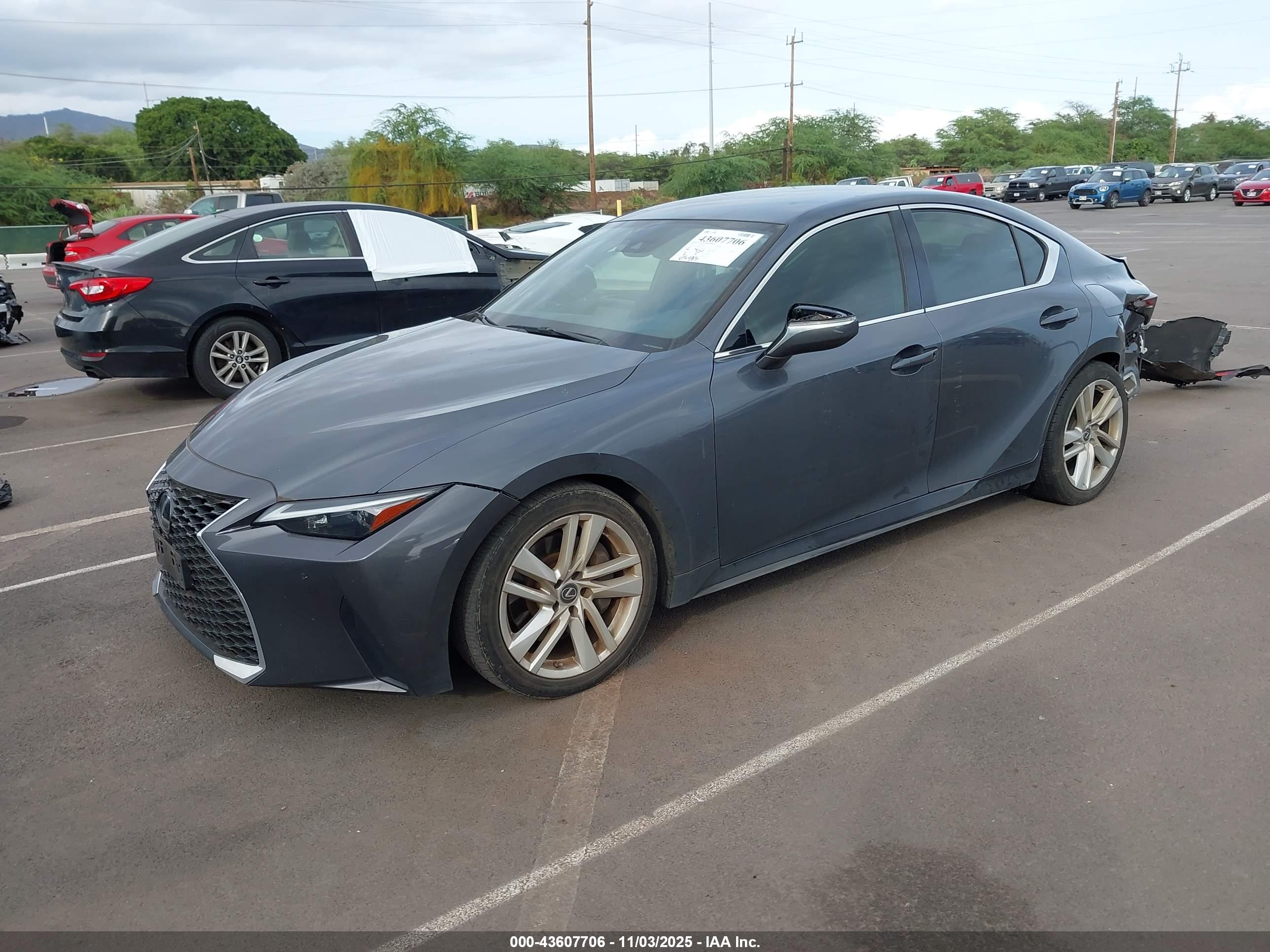 LEXUS IS image 2