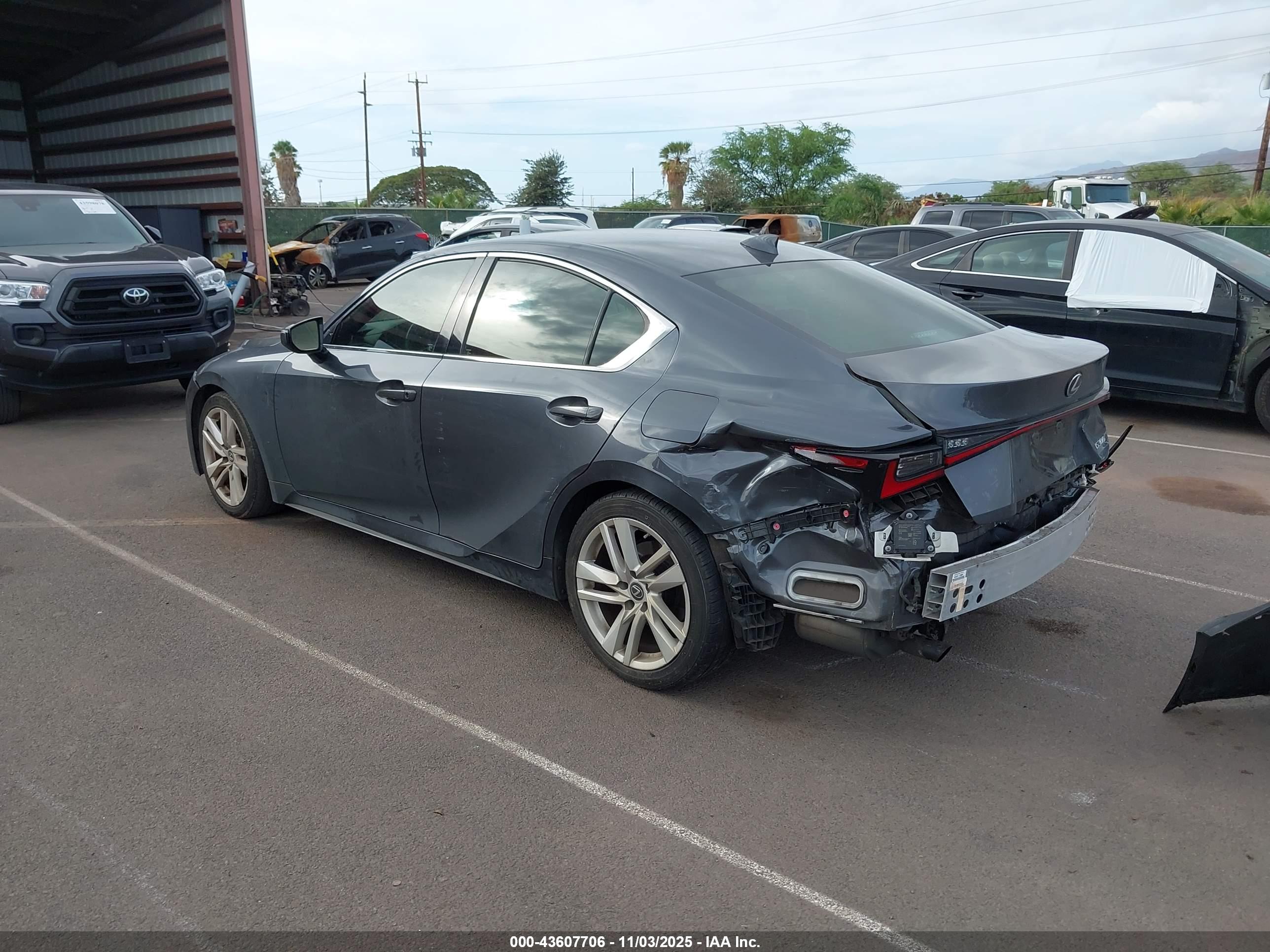 LEXUS IS image 3