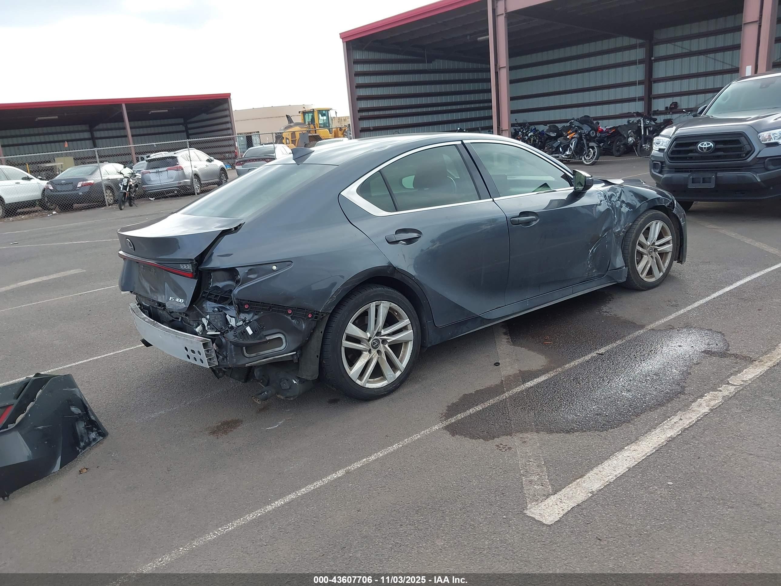 LEXUS IS image 4