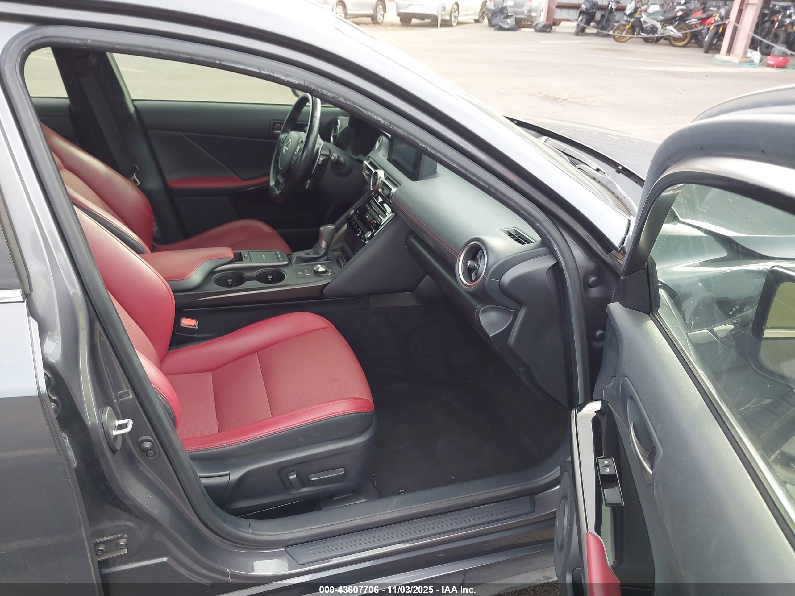 LEXUS IS image 5