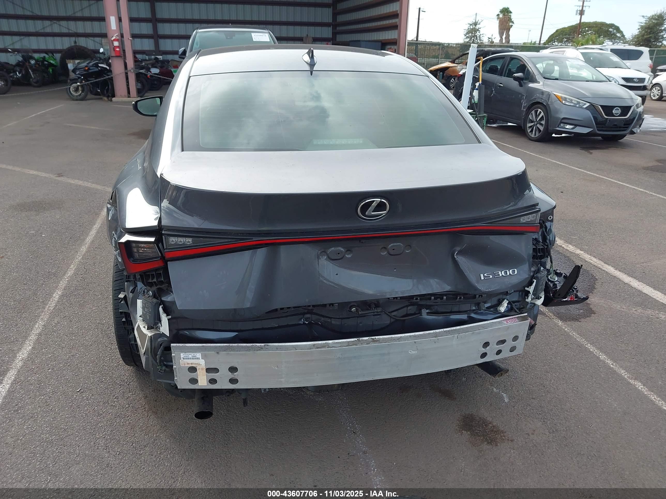 LEXUS IS image 6