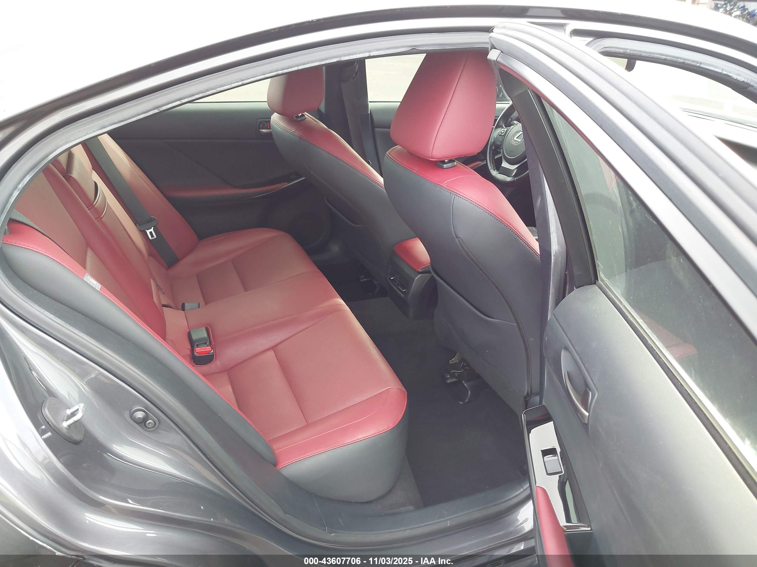 LEXUS IS image 8