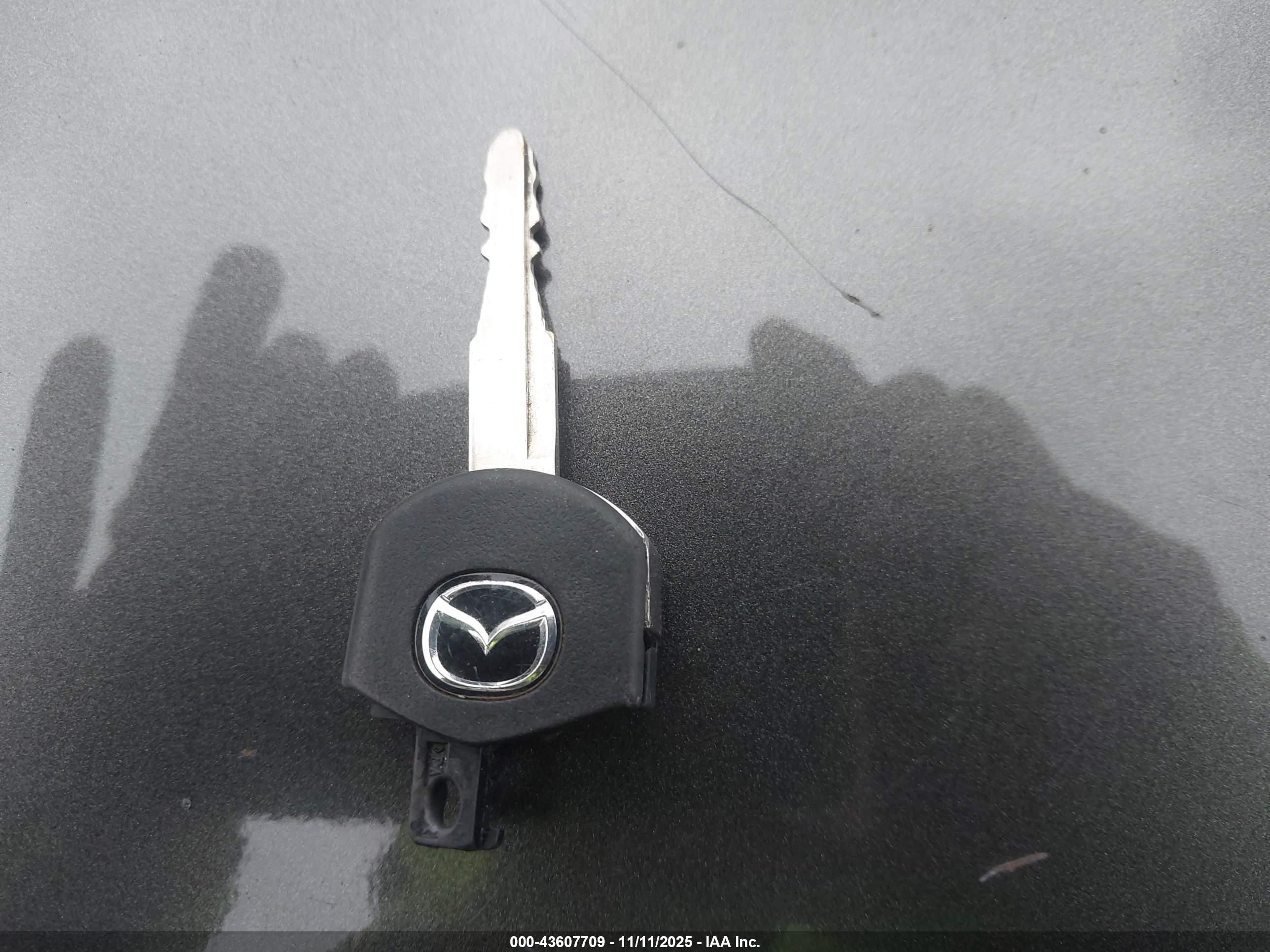 MAZDA MAZDA3 image 11