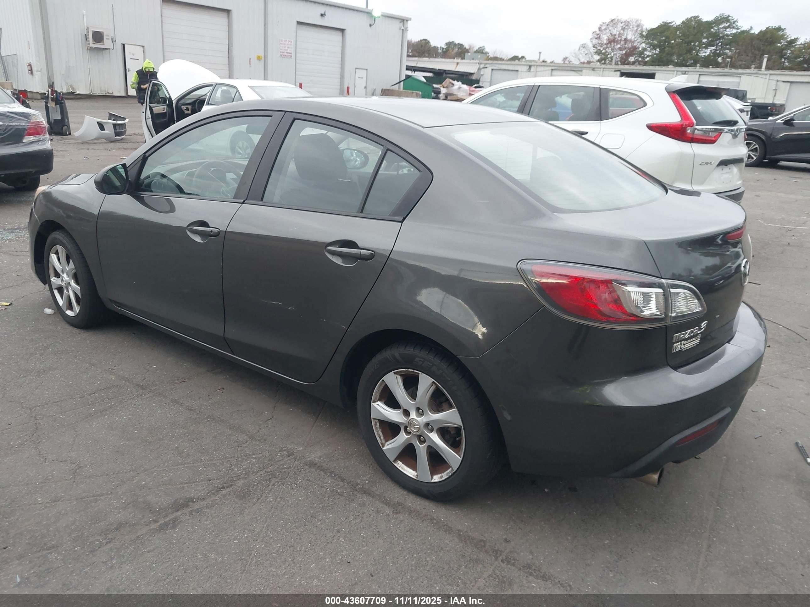 MAZDA MAZDA3 image 3