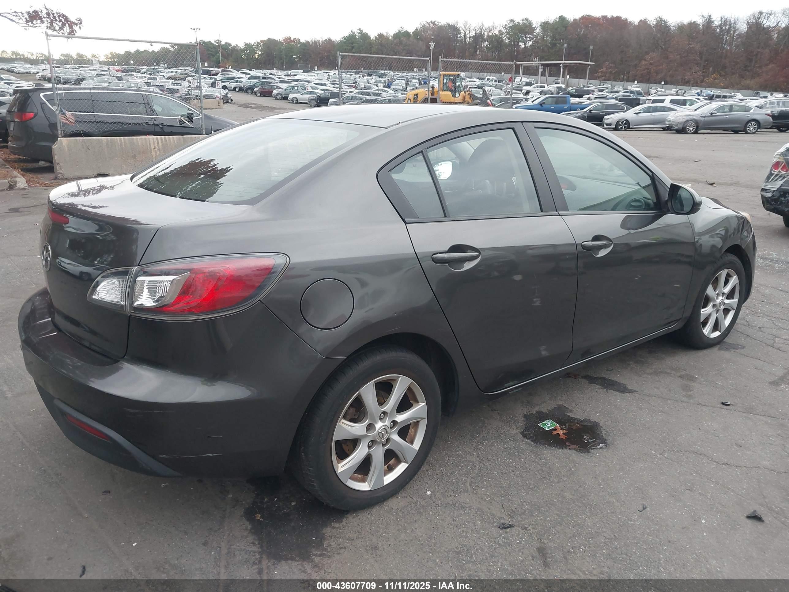 MAZDA MAZDA3 image 4