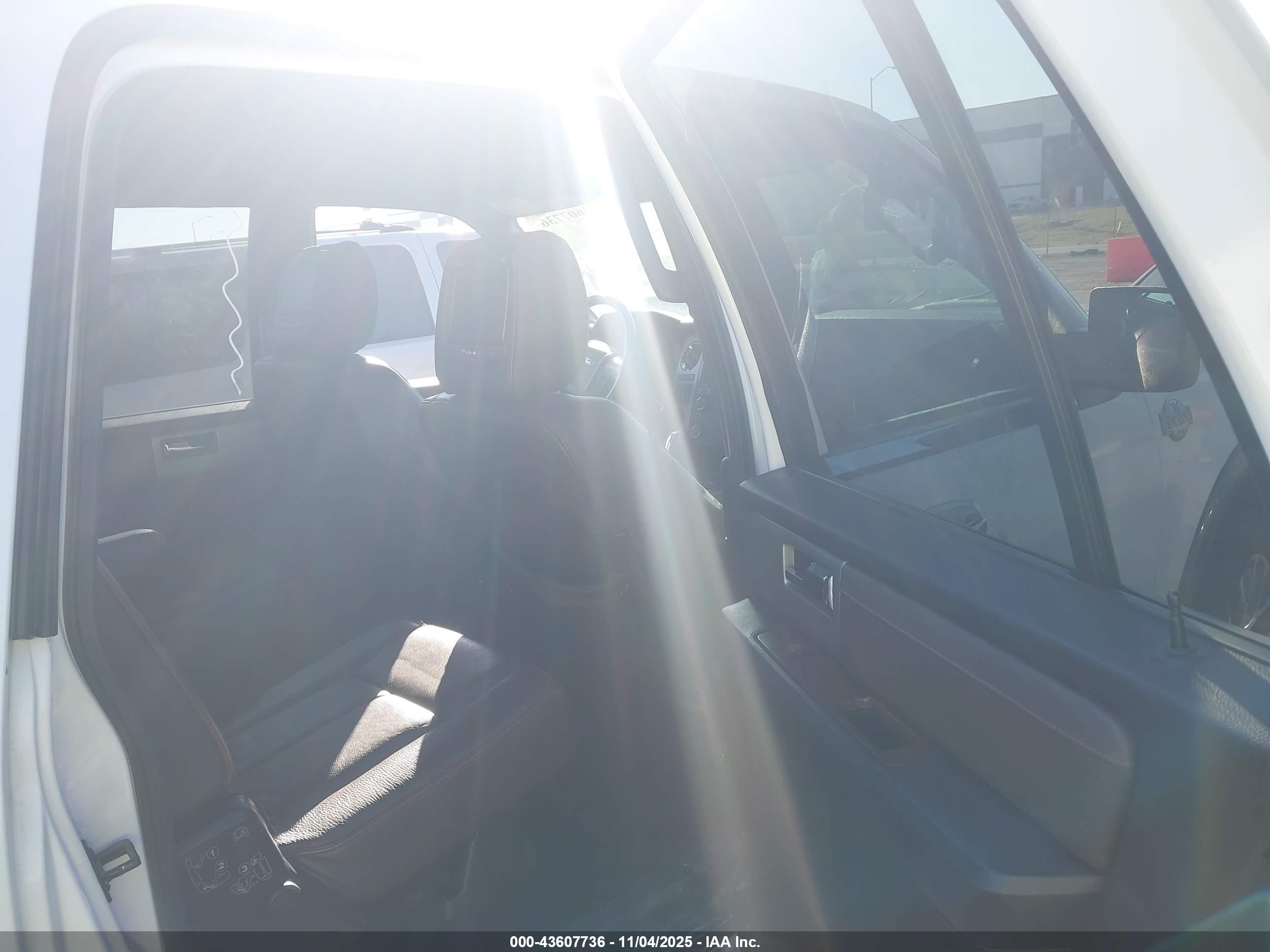 FORD EXPEDITION image 8
