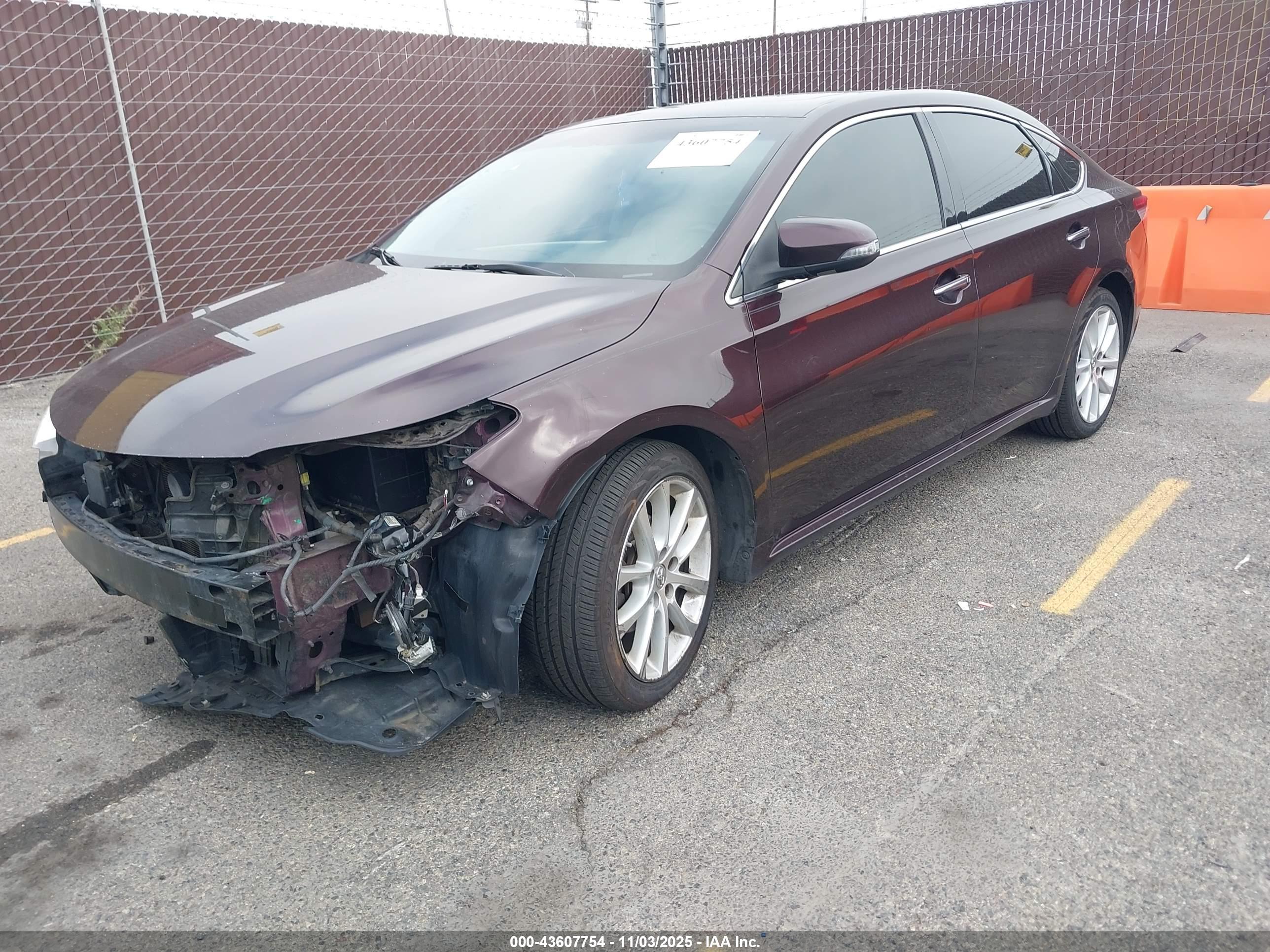 TOYOTA AVALON image 2