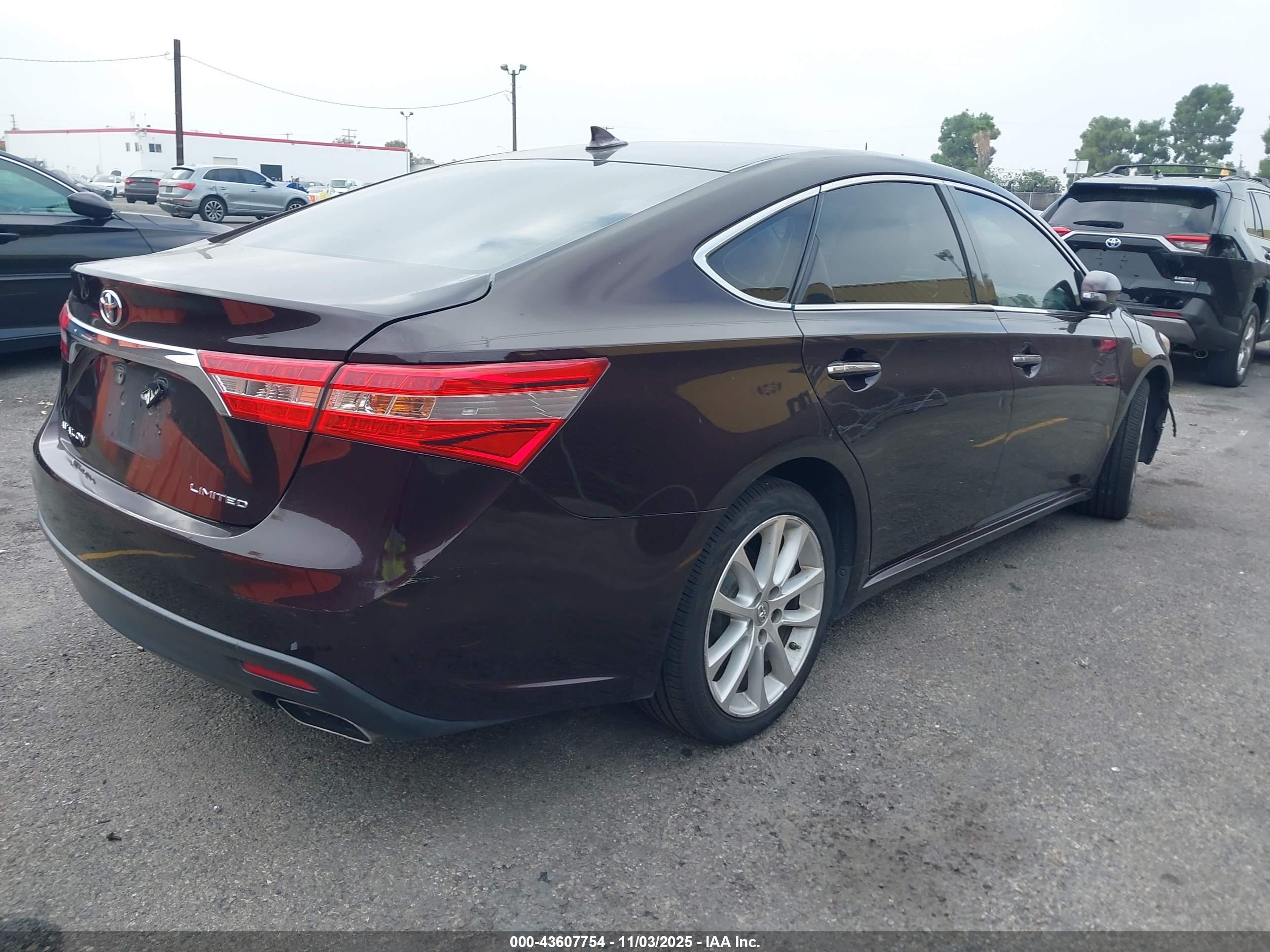 TOYOTA AVALON image 4