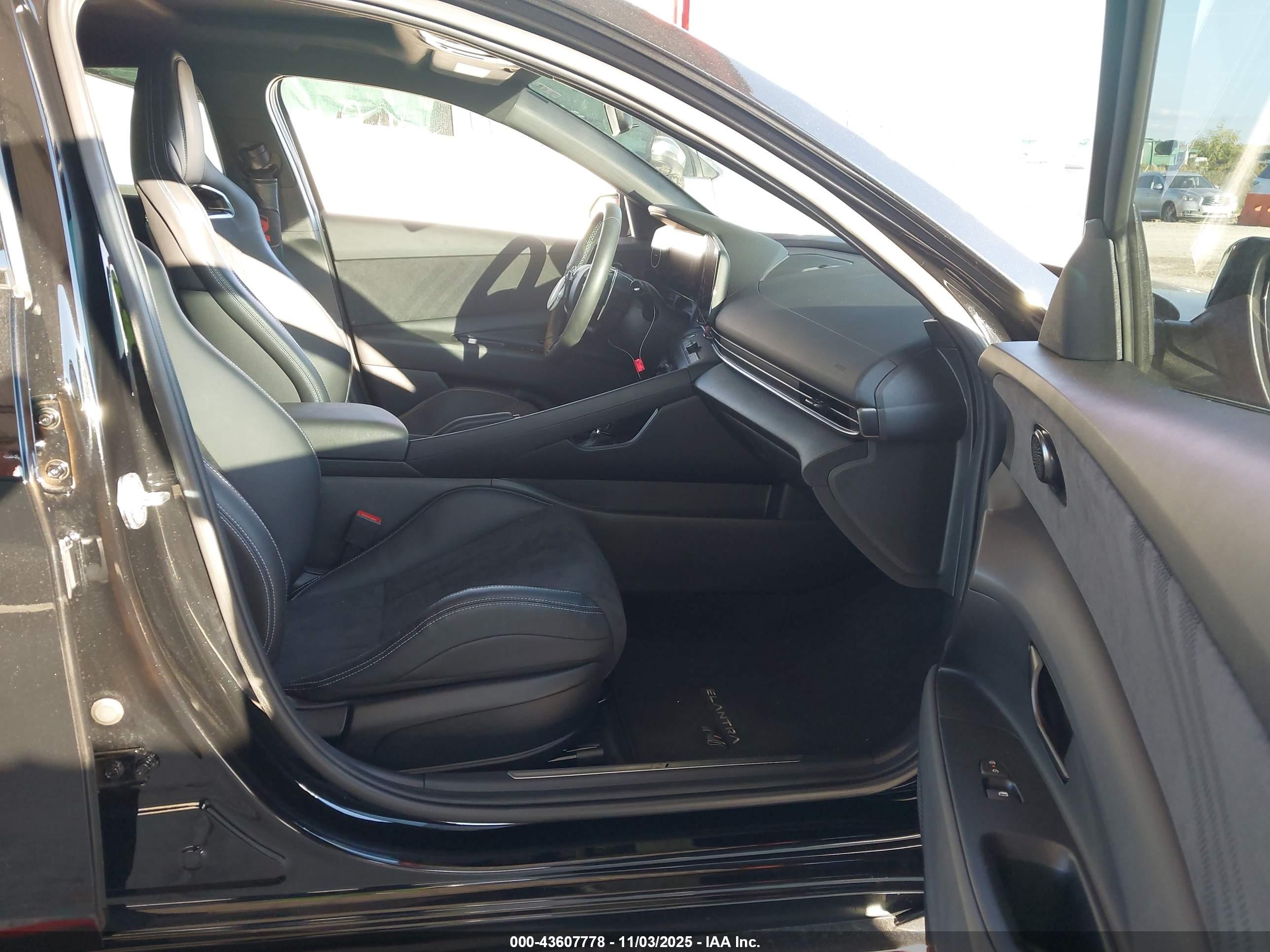 HYUNDAI ELANTRA image 5