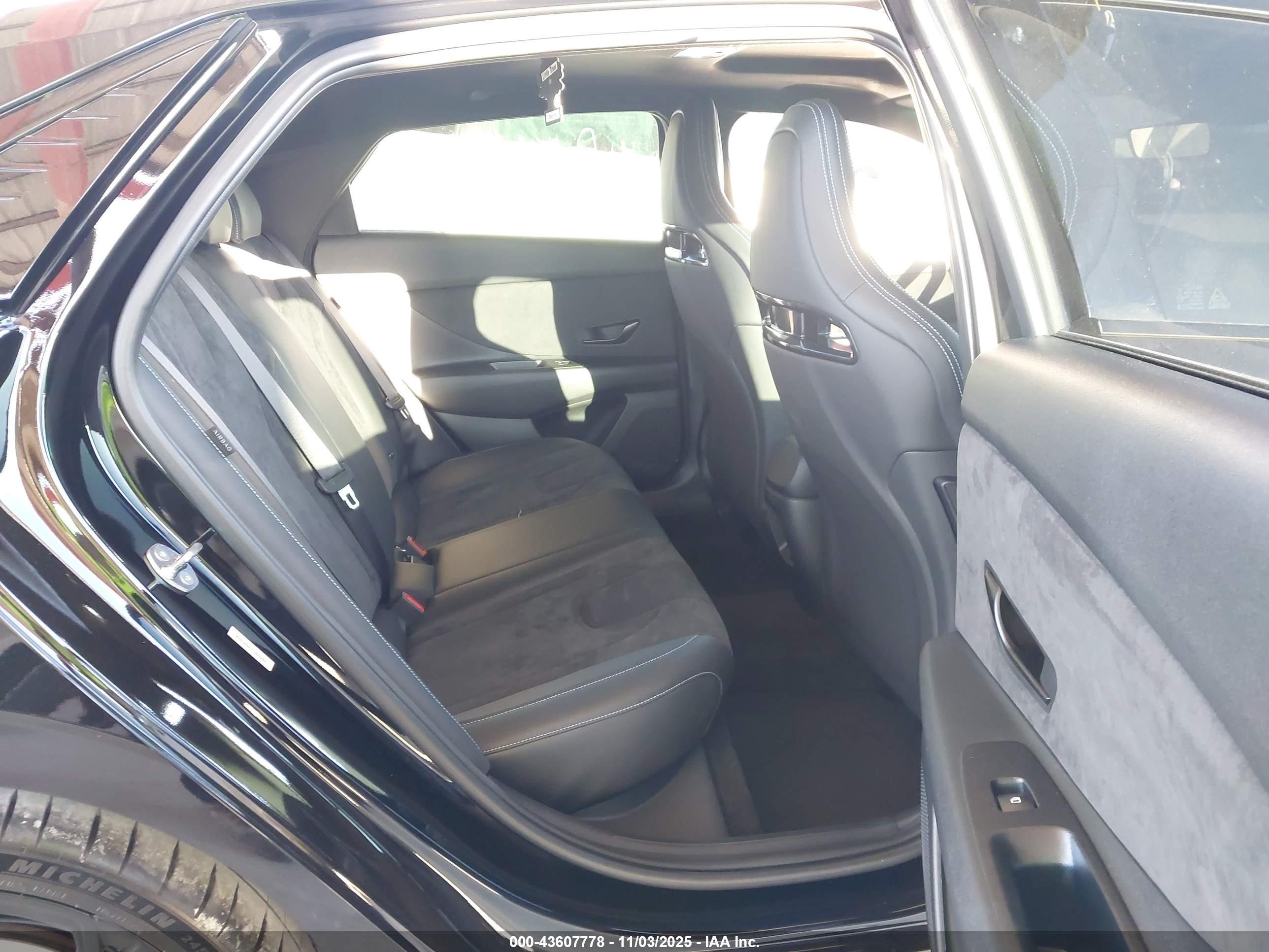 HYUNDAI ELANTRA image 8